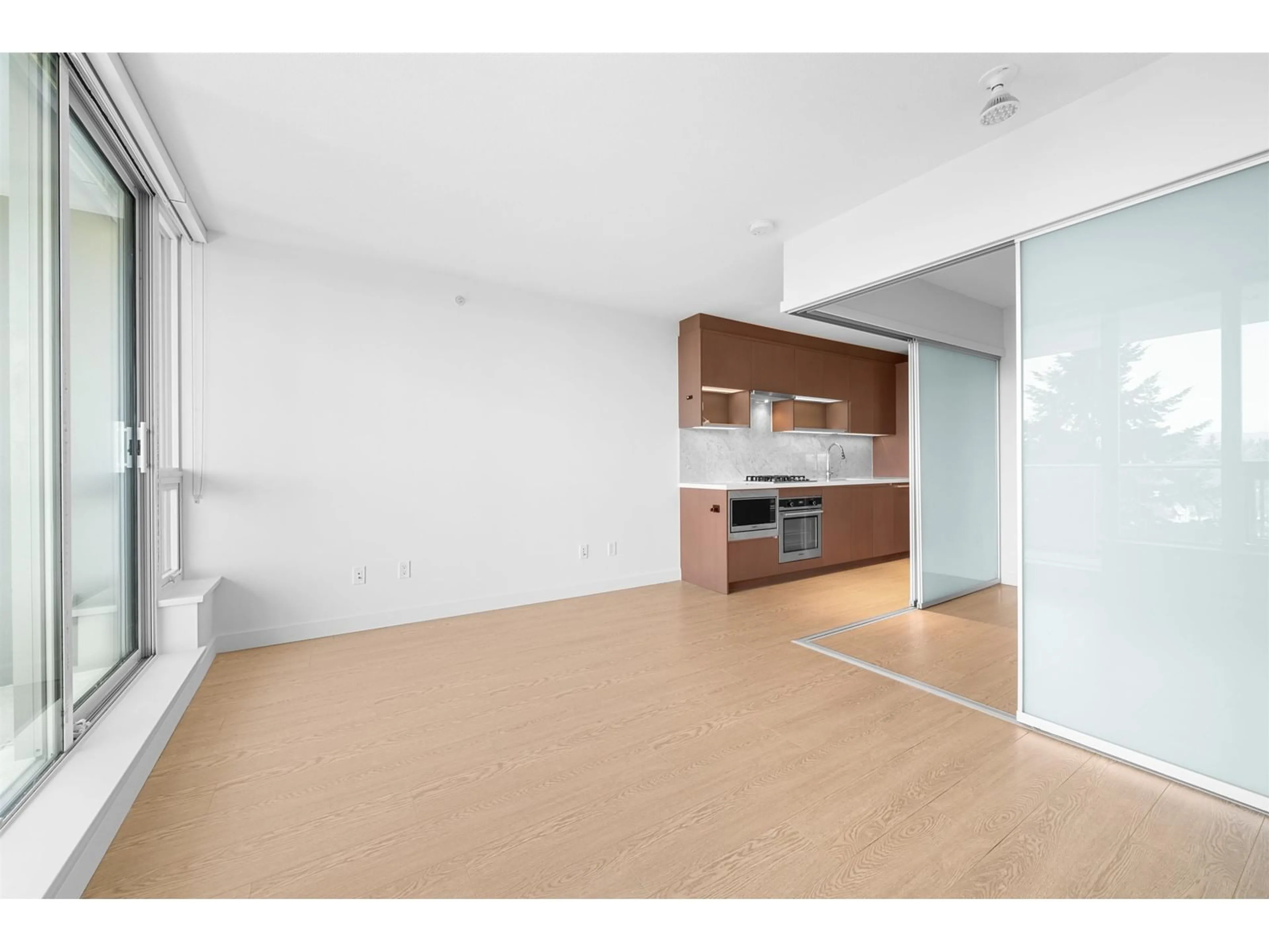 Standard kitchen, unknown for 1111 - 13750 100, Surrey British Columbia V3T0L3