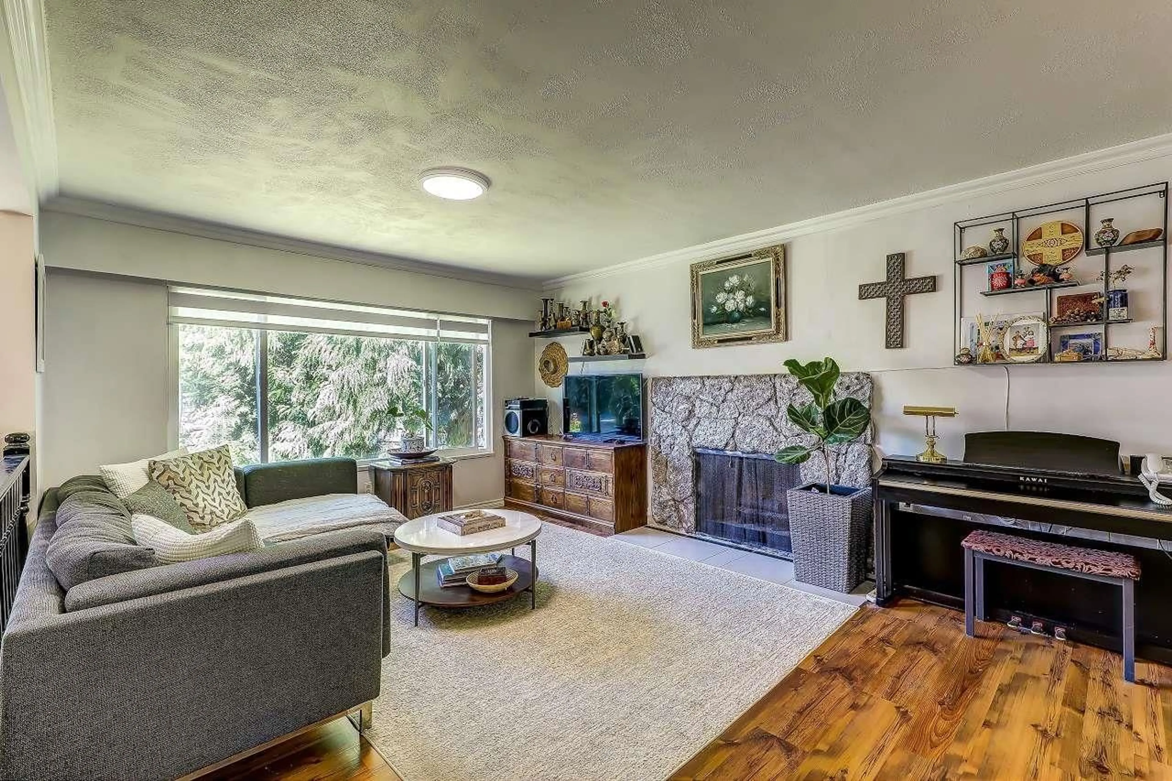 Living room with furniture, unknown for 13923 77A, Surrey British Columbia V3W5Z3