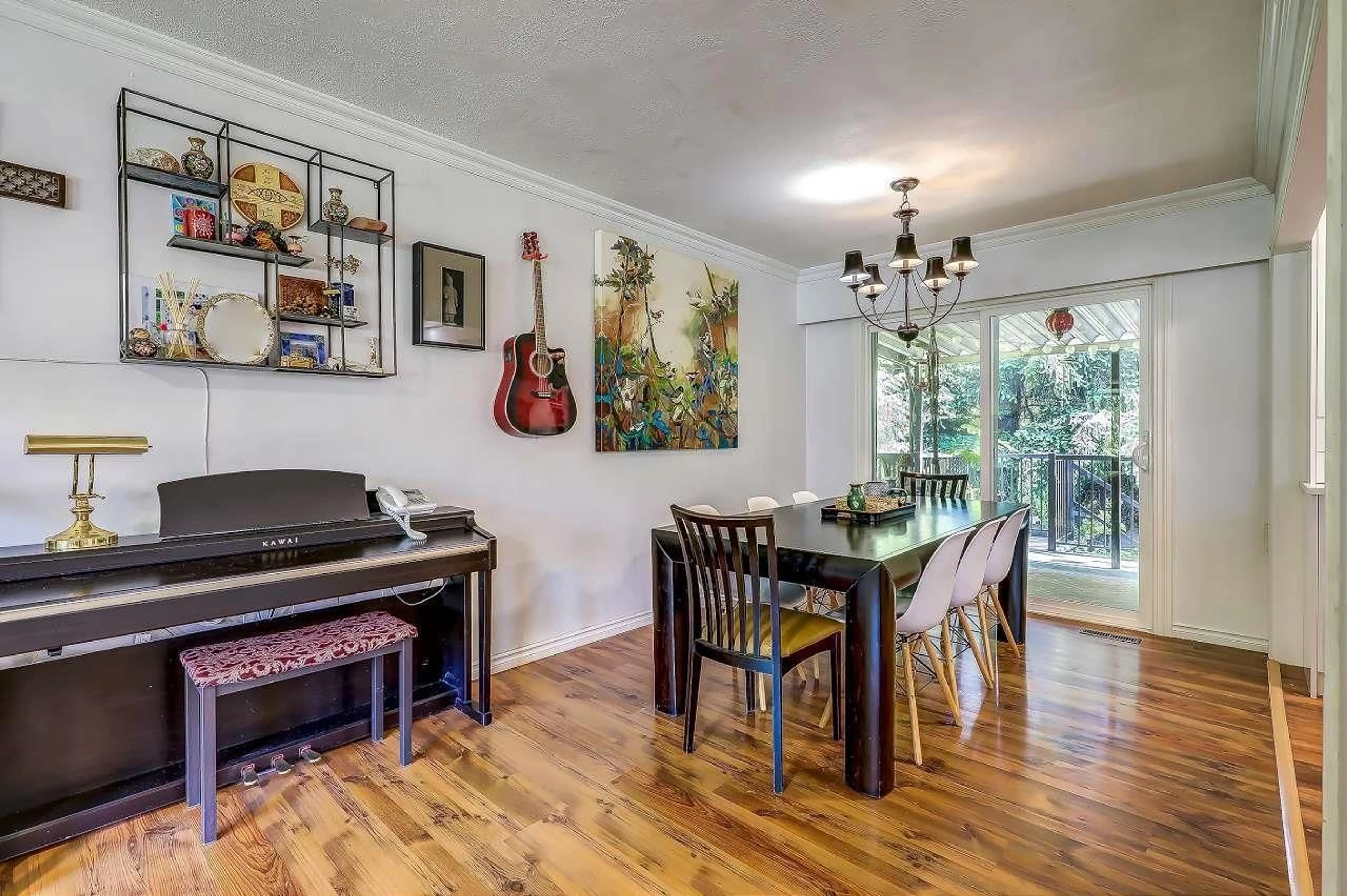 Dining room, wood/laminate floor for 13923 77A, Surrey British Columbia V3W5Z3