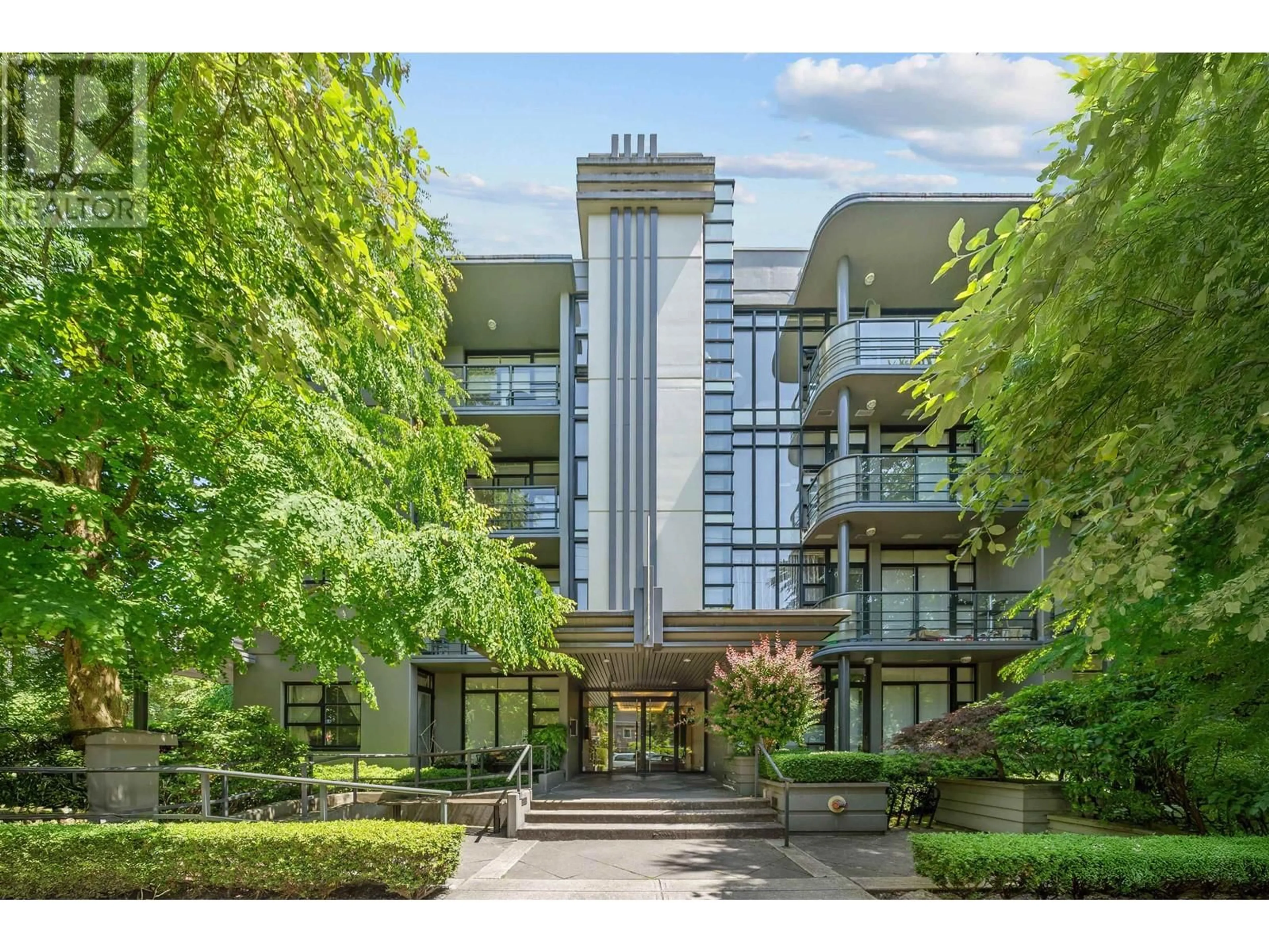 Indoor foyer for 402 - 2828 YEW STREET, Vancouver British Columbia V6K4W5