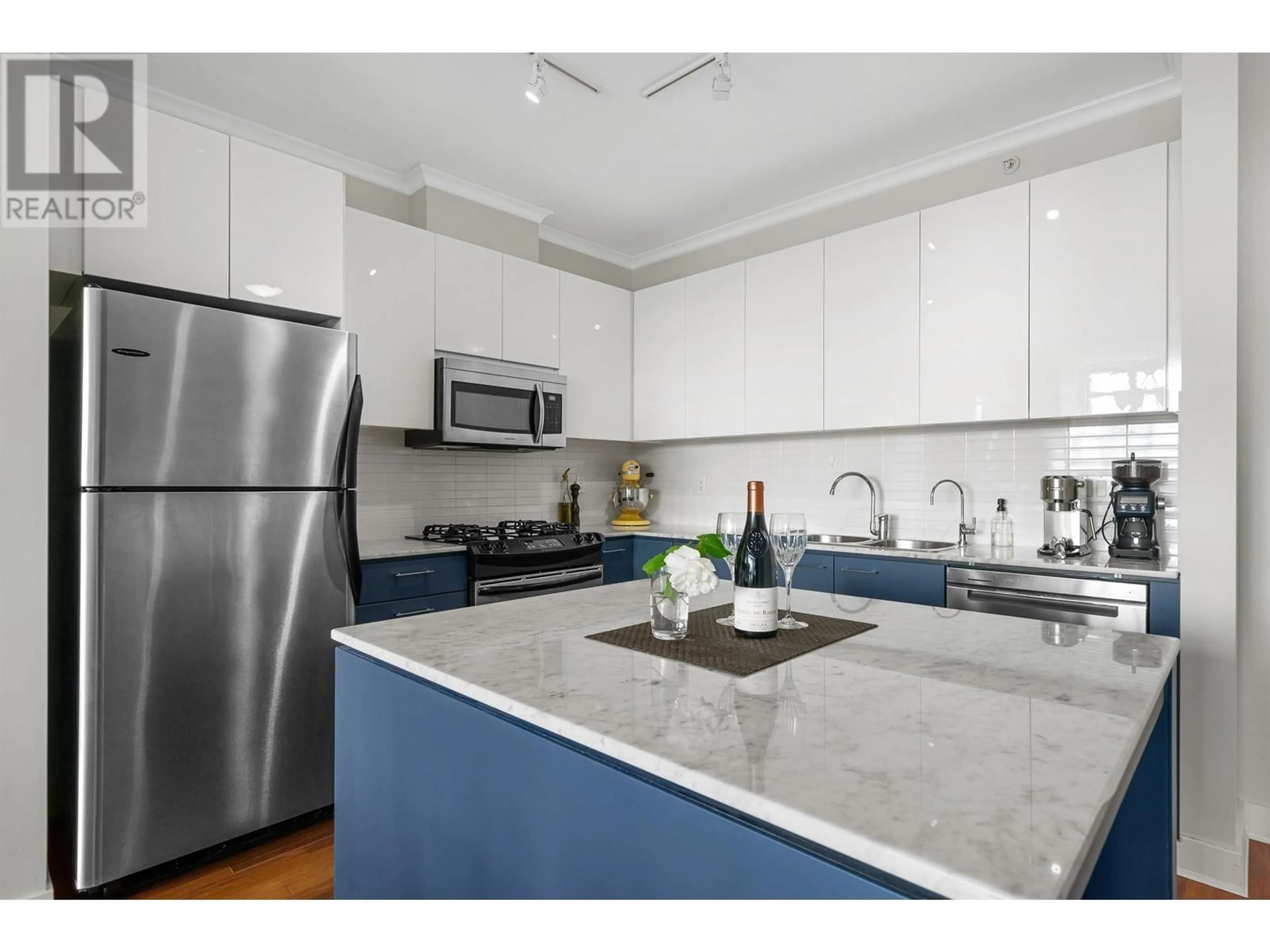 Open concept kitchen, ceramic/tile floor for 402 - 2828 YEW STREET, Vancouver British Columbia V6K4W5
