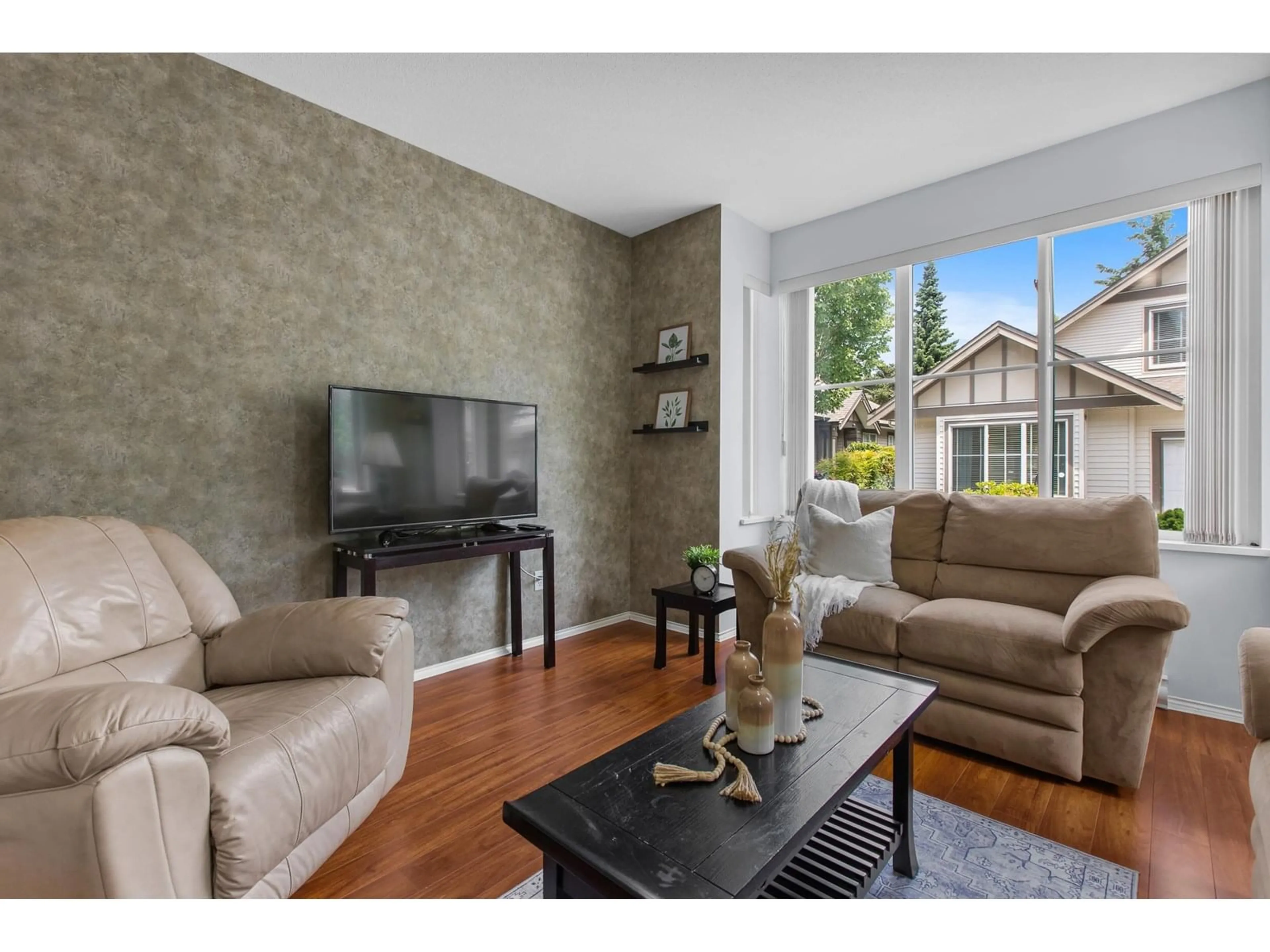 Living room with furniture, unknown for 29 - 15868 85, Surrey British Columbia V4N0Y9