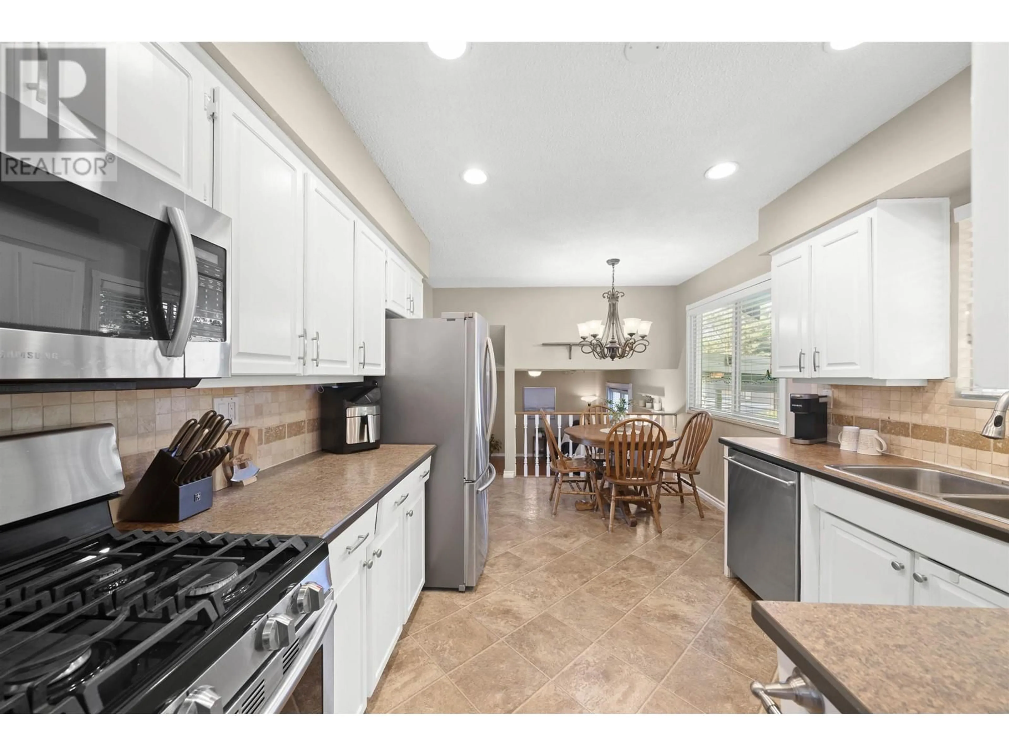 Open concept kitchen, ceramic/tile floor for 5586 44 AVENUE, Delta British Columbia V4K1E1