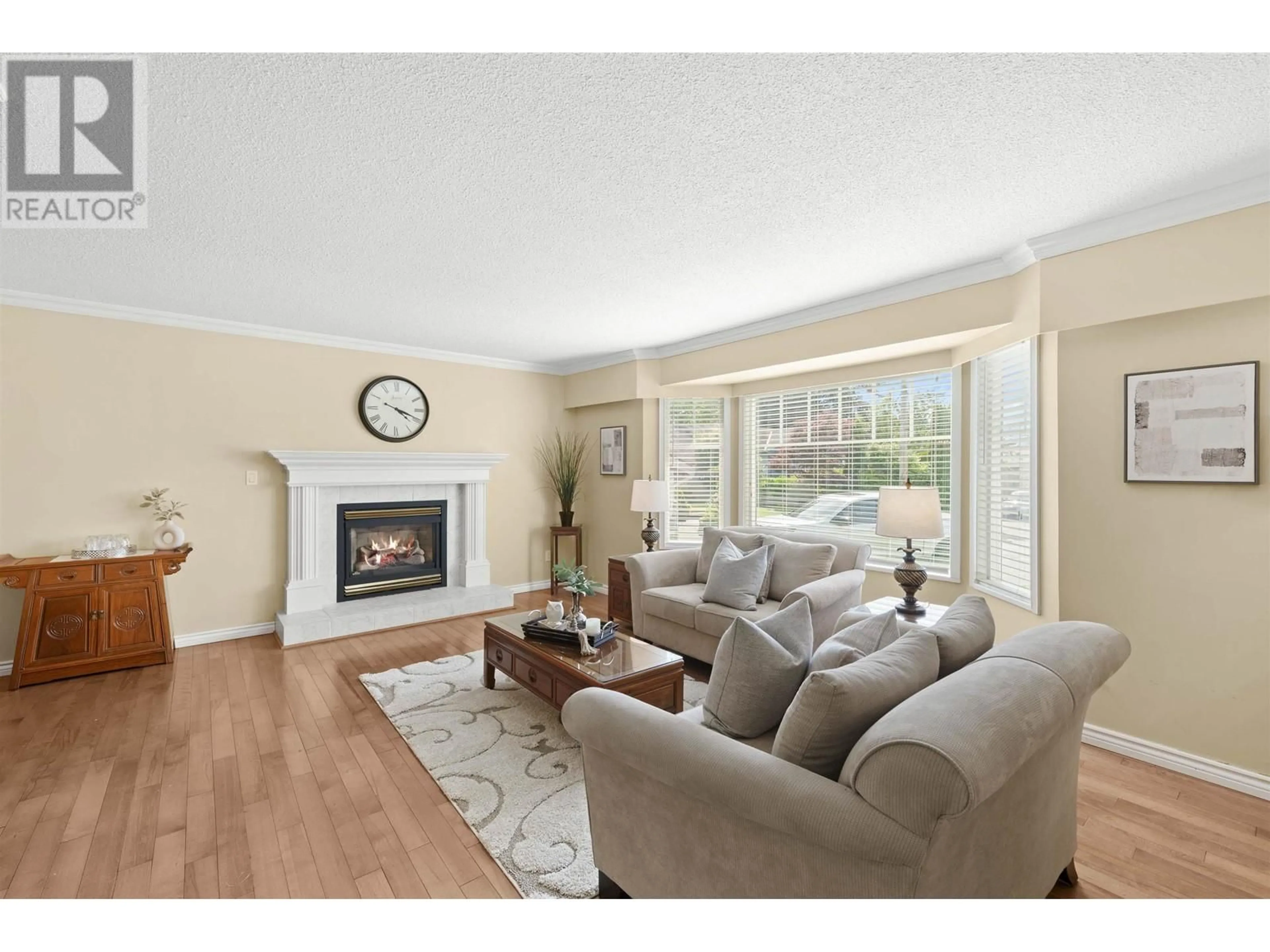 Living room with furniture, wood/laminate floor for 5586 44 AVENUE, Delta British Columbia V4K1E1