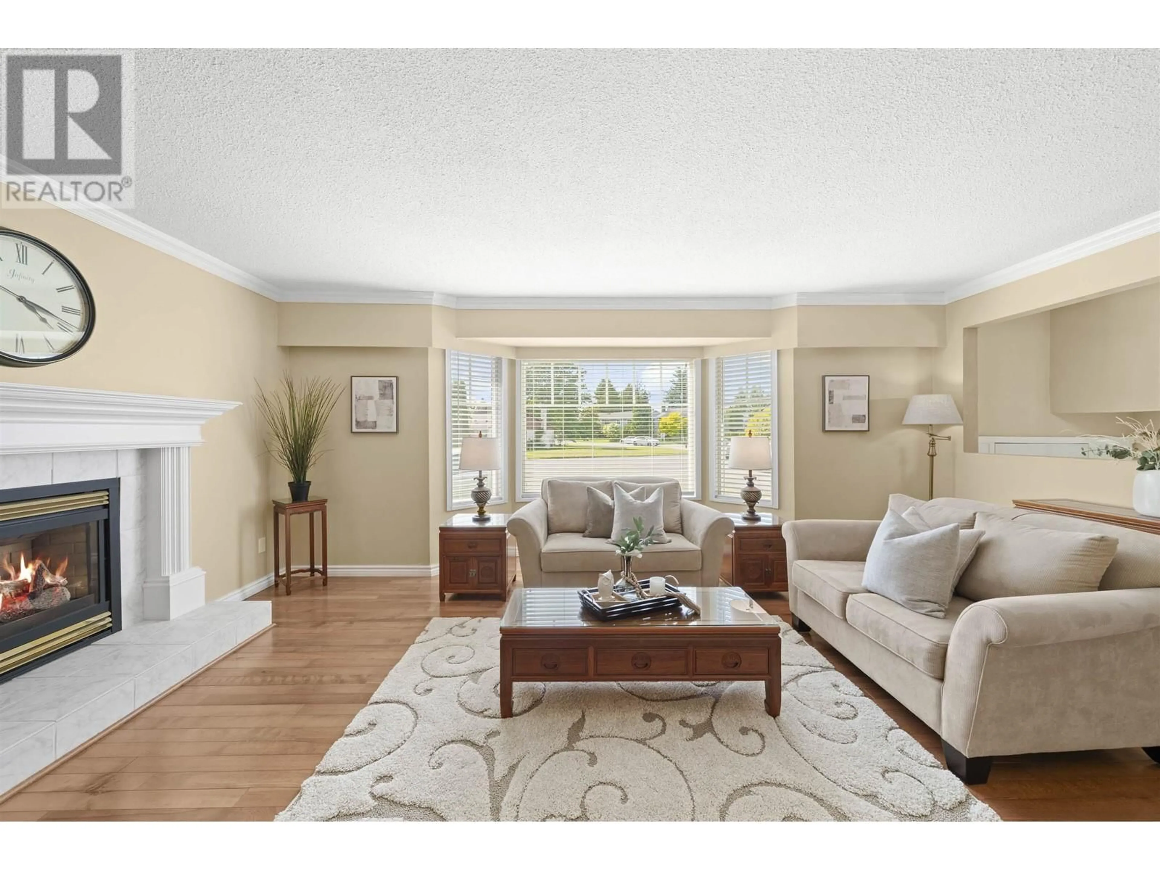 Living room with furniture, unknown for 5586 44 AVENUE, Delta British Columbia V4K1E1