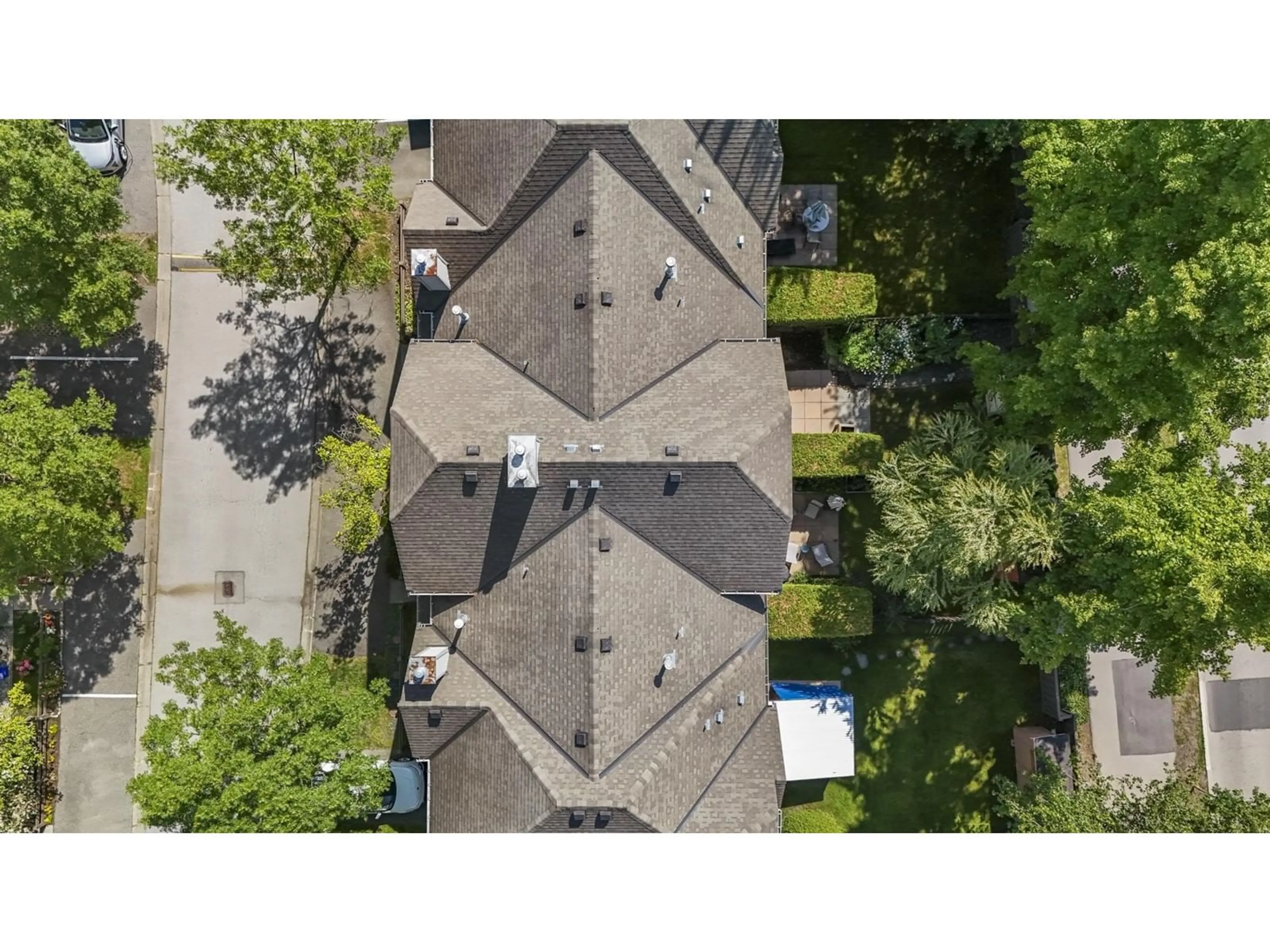 A pic from outside/outdoor area/front of a property/back of a property/a pic from drone, street for 26 - 6465 184A, Surrey British Columbia V3S8X9