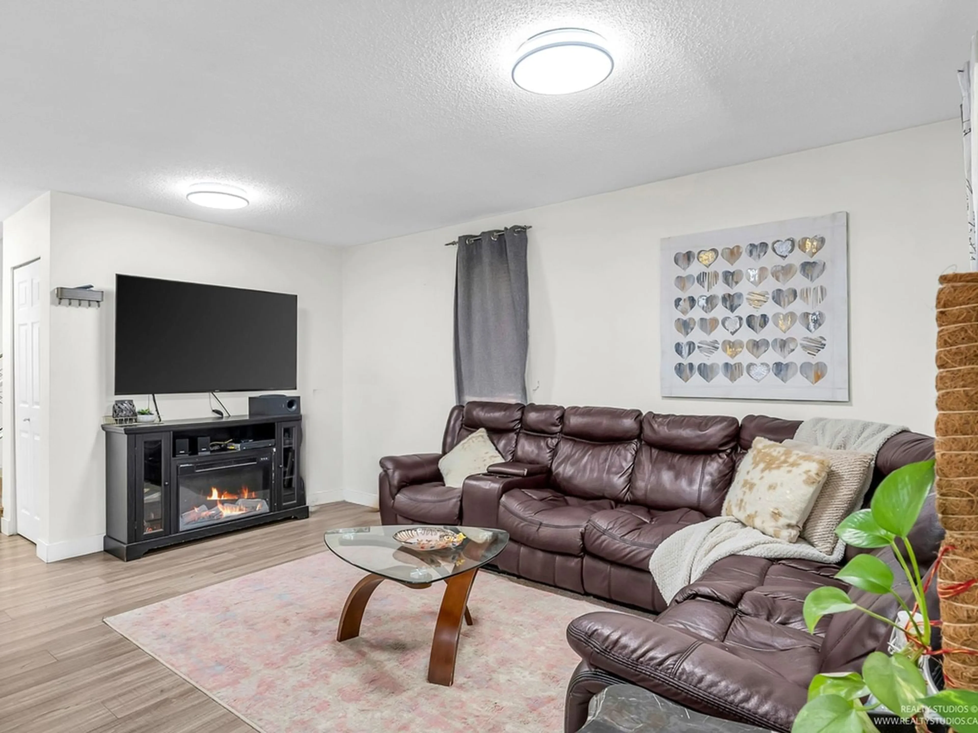Living room with furniture, unknown for 13504 79A, Surrey British Columbia V3W2Z2