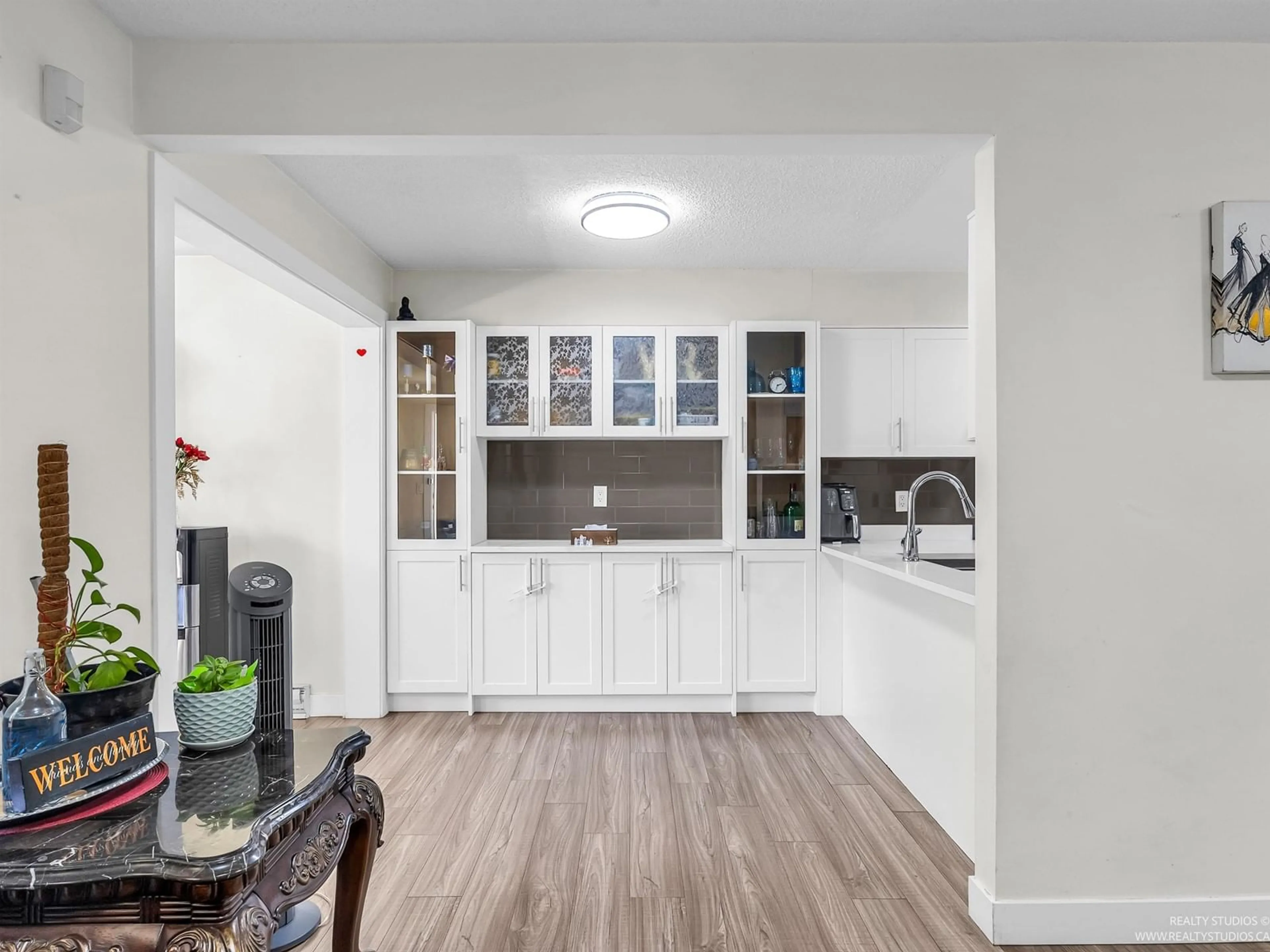 Open concept kitchen, unknown for 13504 79A, Surrey British Columbia V3W2Z2