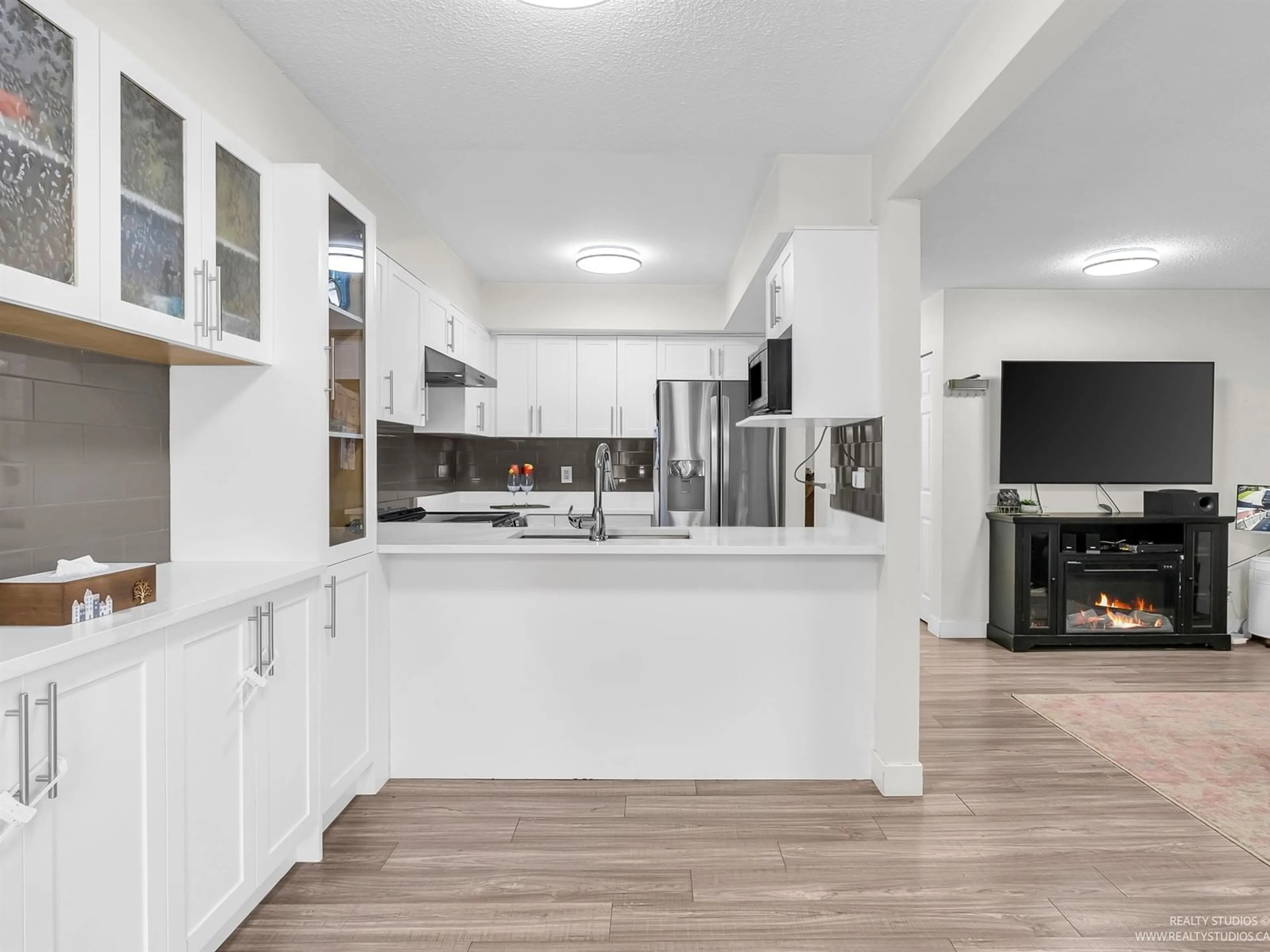 Open concept kitchen, unknown for 13504 79A, Surrey British Columbia V3W2Z2