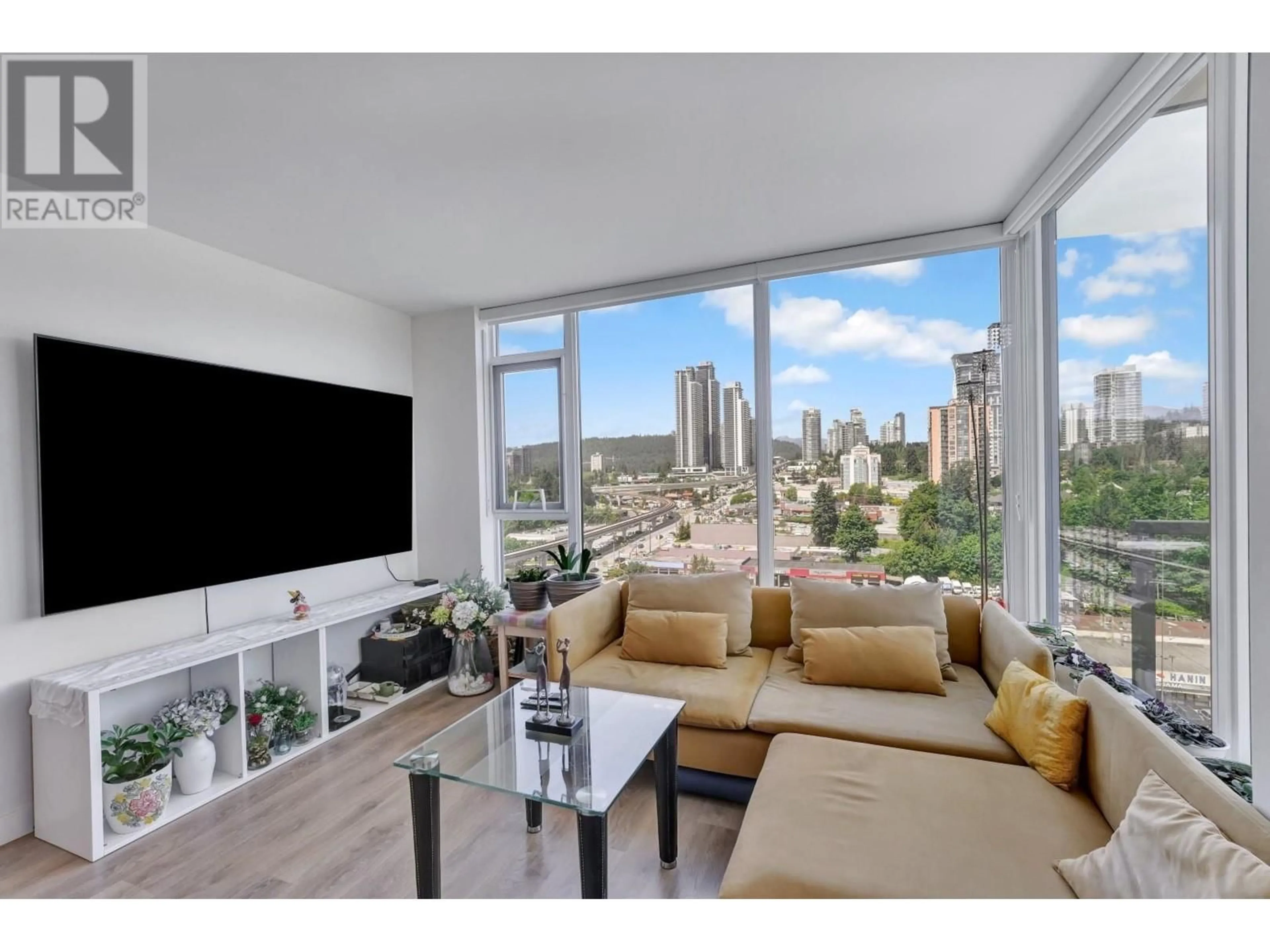 Living room with furniture, unknown for 1102 - 318 ALDERSON AVENUE, Coquitlam British Columbia V3K0J1