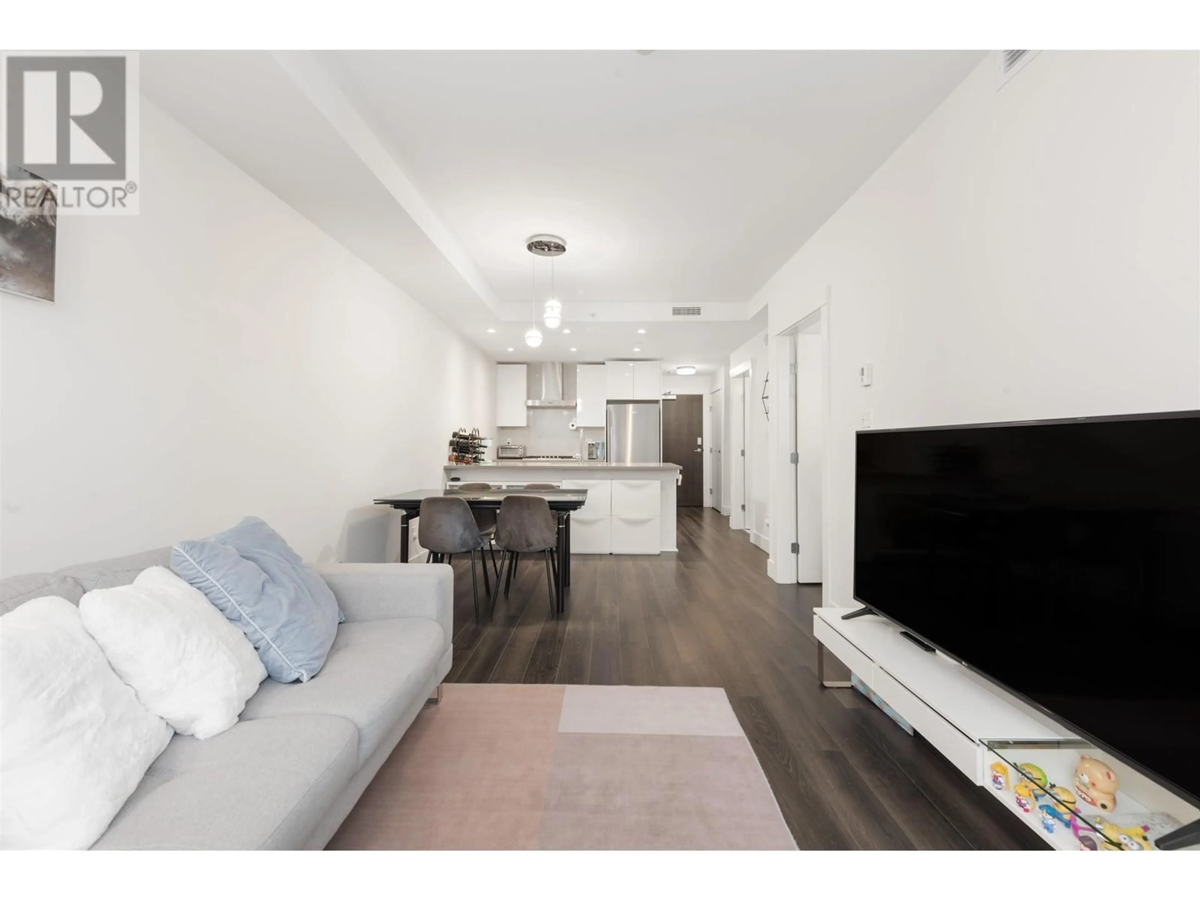 Living room with furniture, unknown for 507 - 10780 NO. 5 ROAD, Richmond British Columbia V6W0B8
