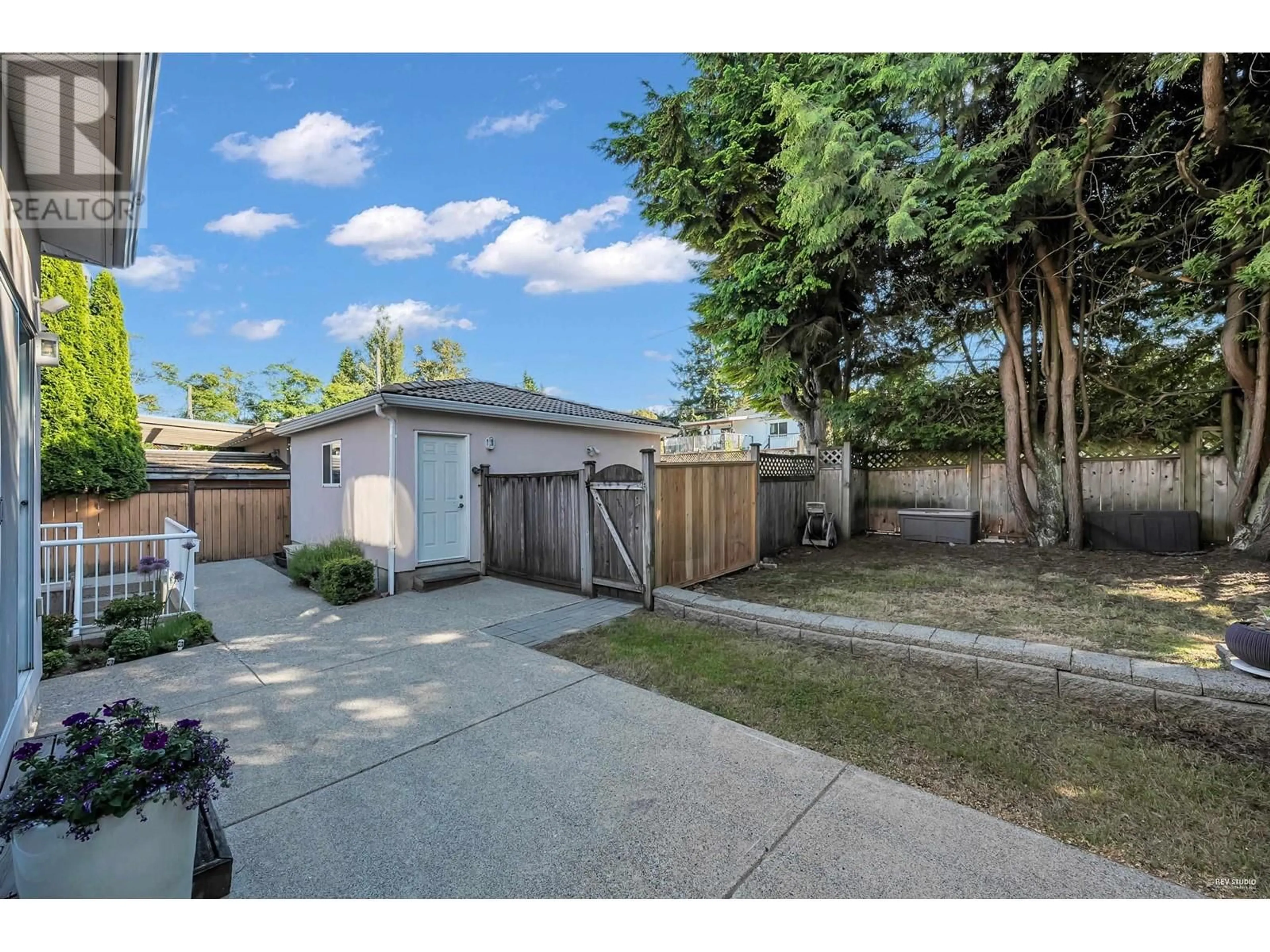 A pic from outside/outdoor area/front of a property/back of a property/a pic from drone, street for 4288 GILPIN CRESCENT, Burnaby British Columbia V5G2K2
