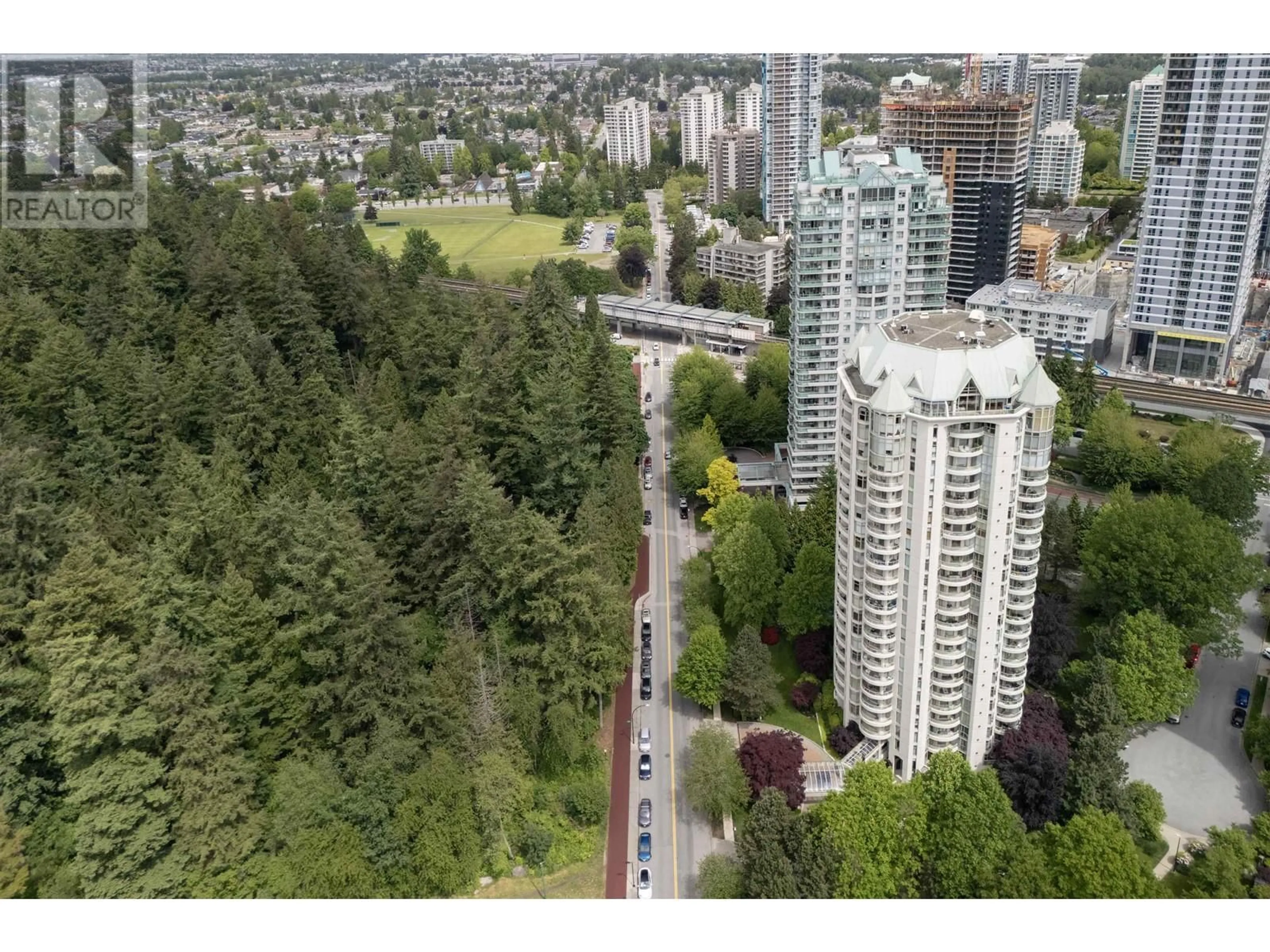 A pic from outside/outdoor area/front of a property/back of a property/a pic from drone, city buildings view from balcony for 1003 - 6188 PATTERSON AVENUE, Burnaby British Columbia V5H2N1