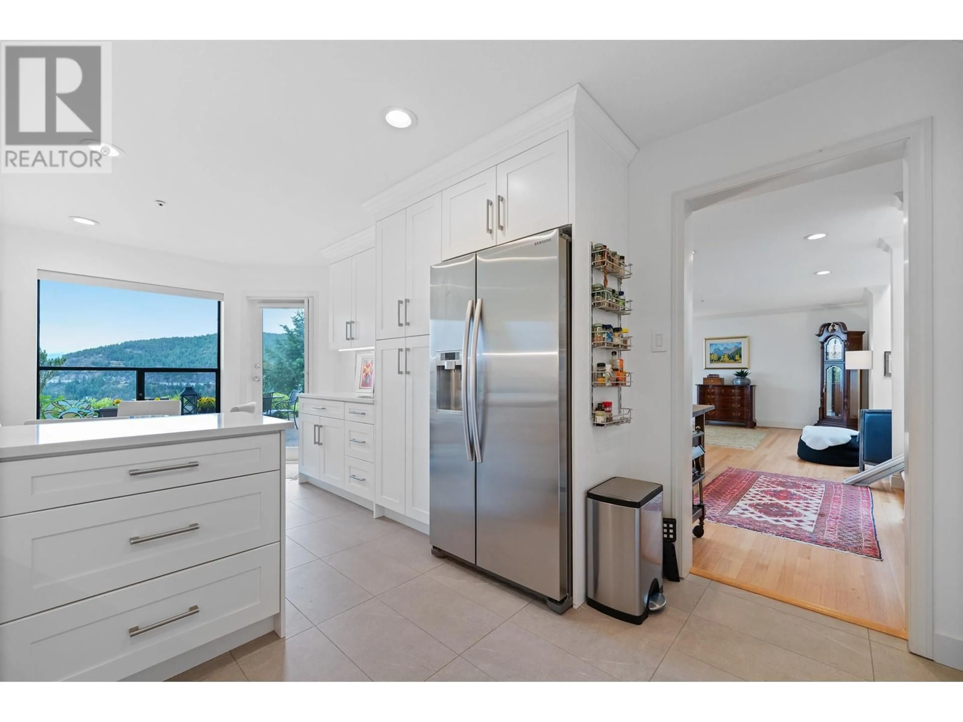 Open concept kitchen, ceramic/tile floor for 5186 MEADFEILD ROAD, West Vancouver British Columbia V7W3B9