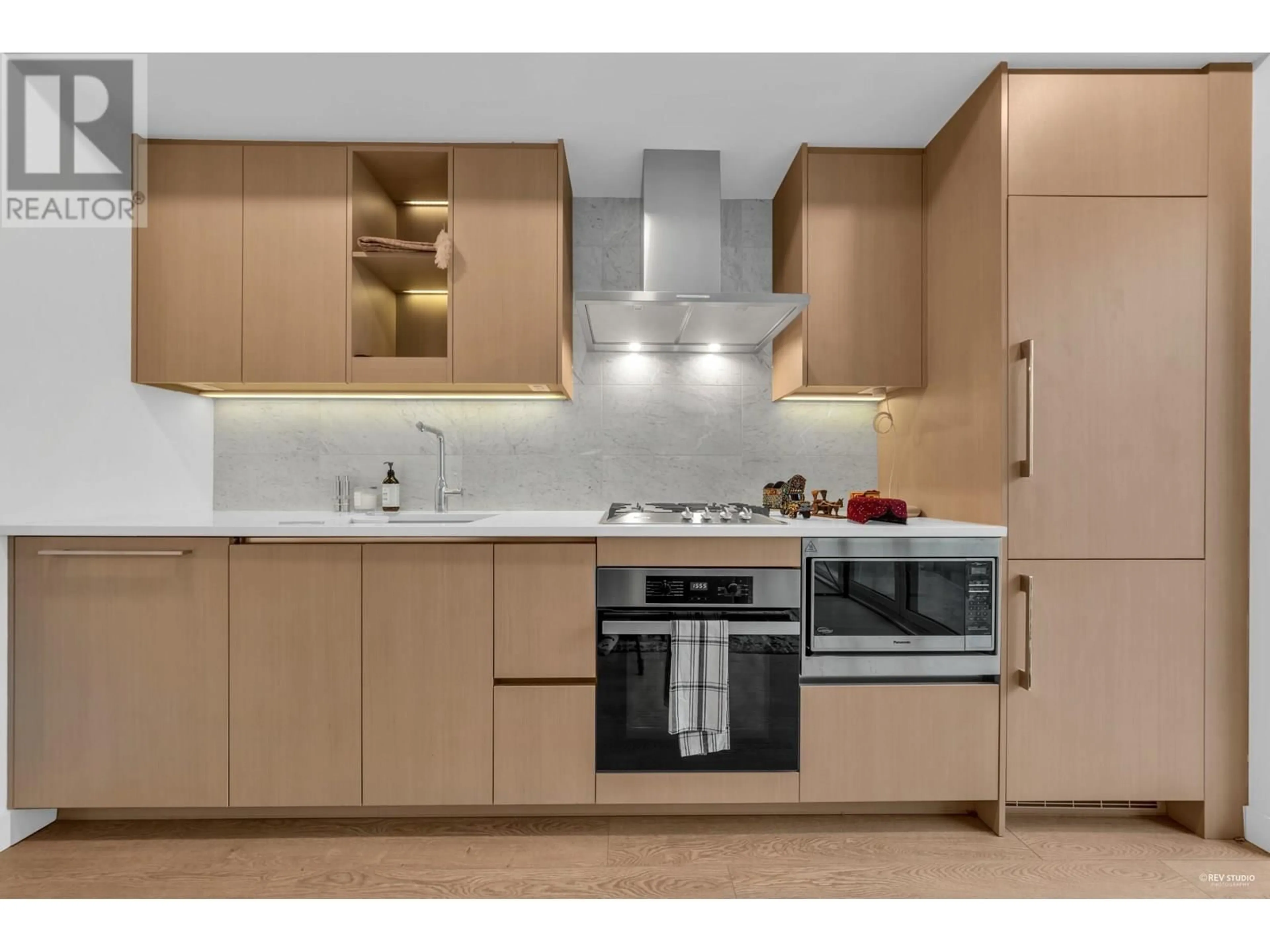 Standard kitchen, wood/laminate floor for 704 - 89 NELSON STREET, Vancouver British Columbia V6Z0E7