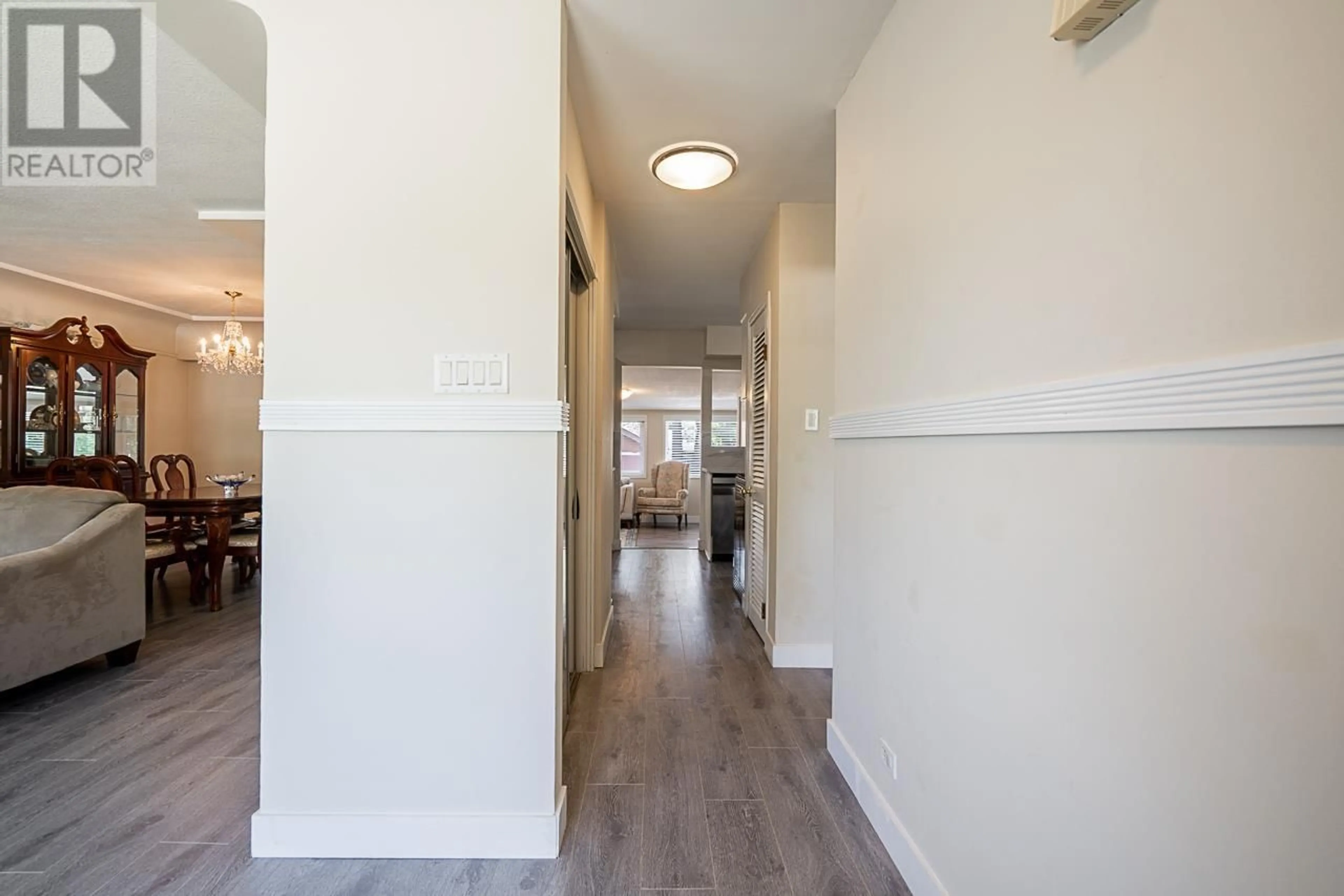 Indoor foyer for 21554 122 AVENUE, Maple Ridge British Columbia V2X3W6