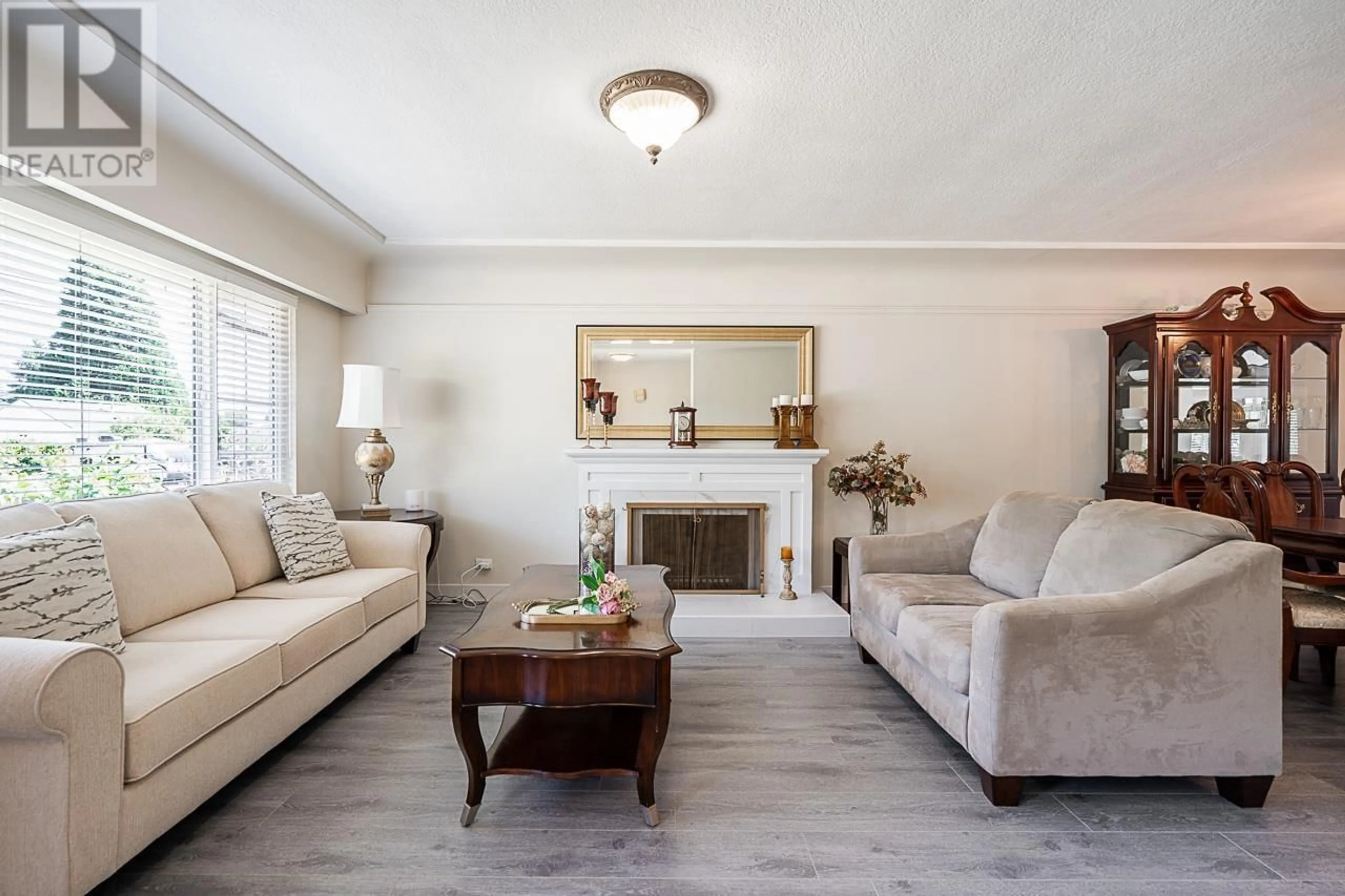 Living room with furniture, unknown for 21554 122 AVENUE, Maple Ridge British Columbia V2X3W6
