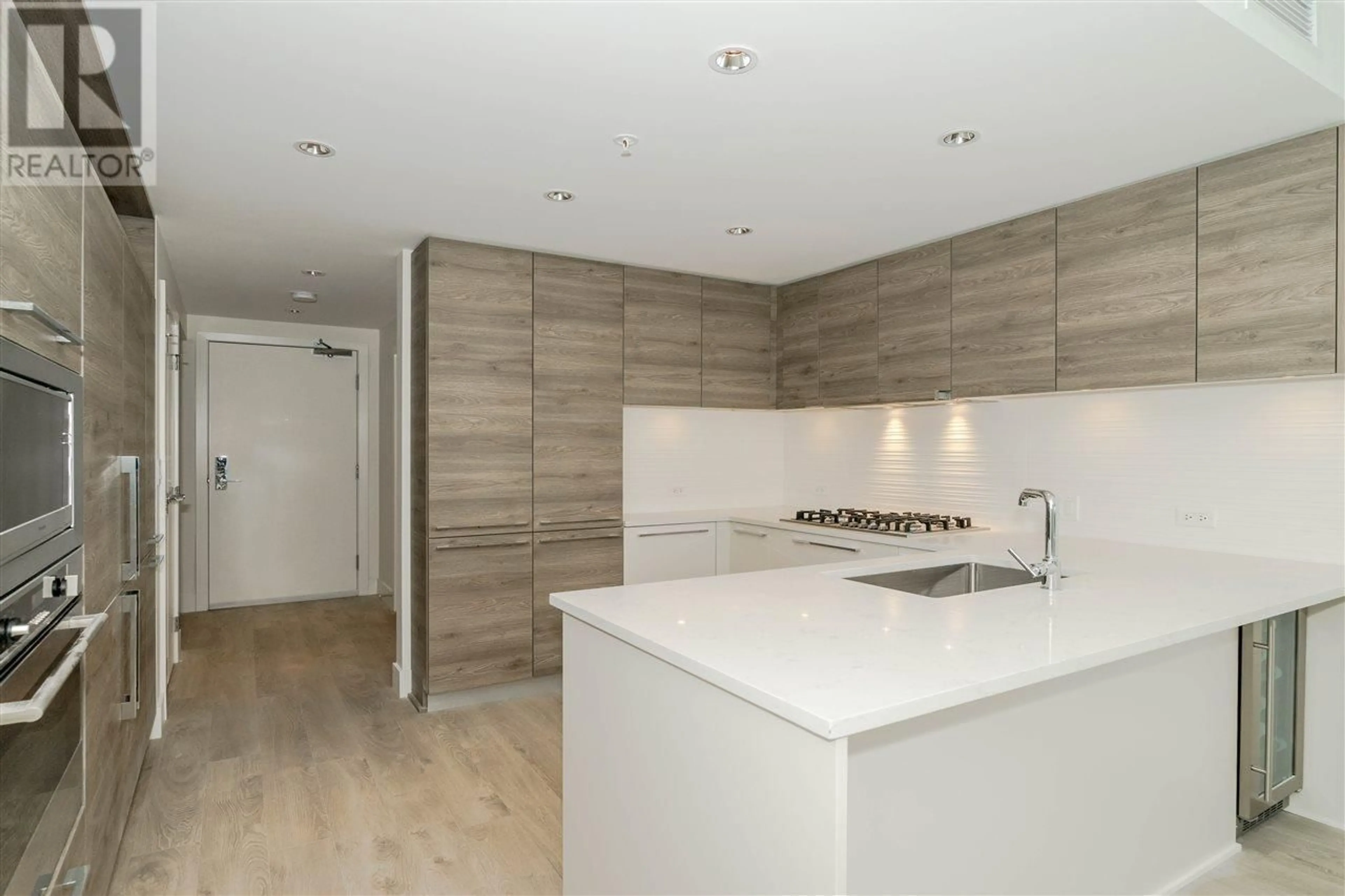 Unknown for 1907 - 7388 KINGSWAY, Burnaby British Columbia V3N0G9