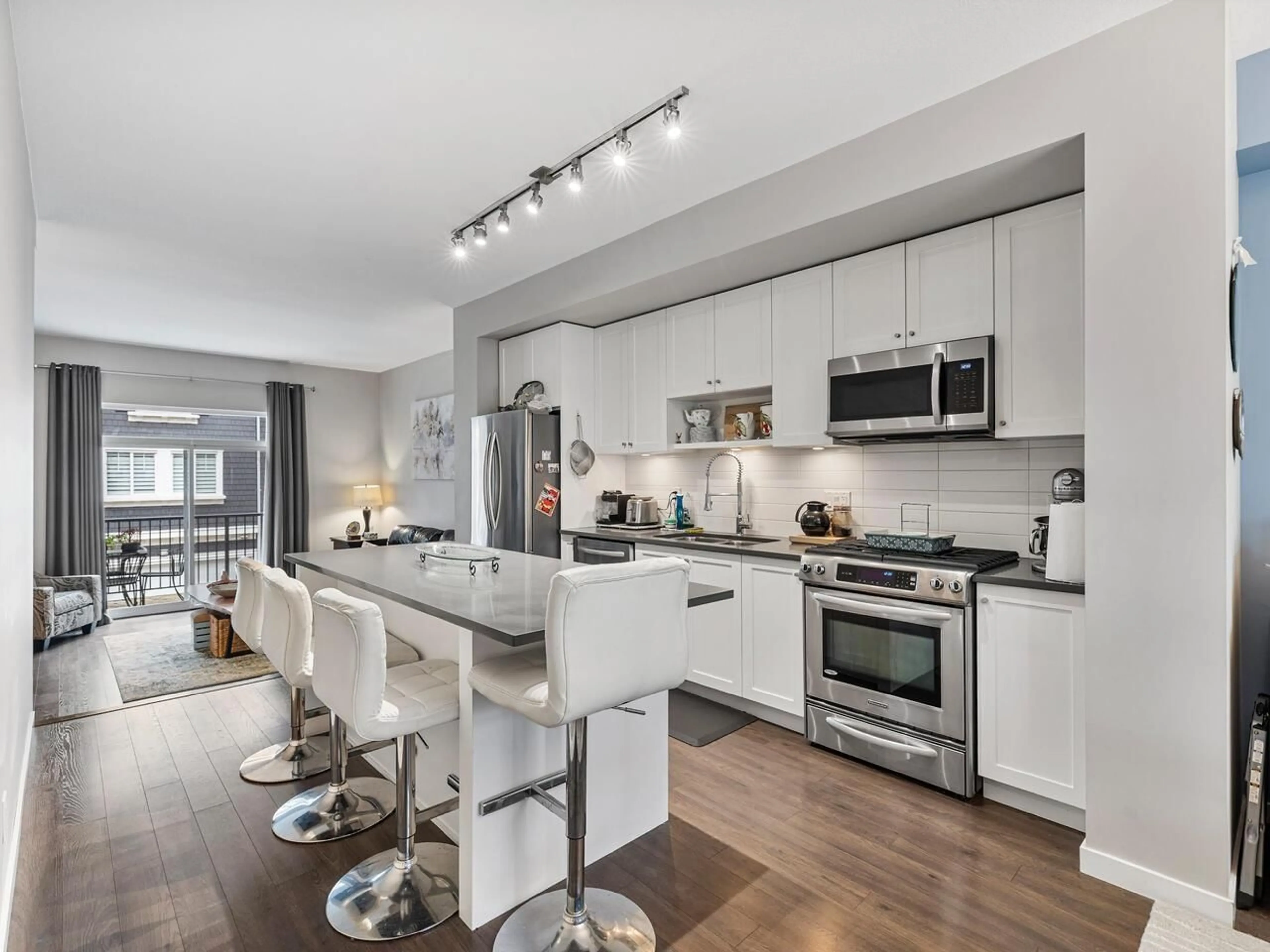Open concept kitchen, unknown for 16 - 277 171, Surrey British Columbia V3Z9P4