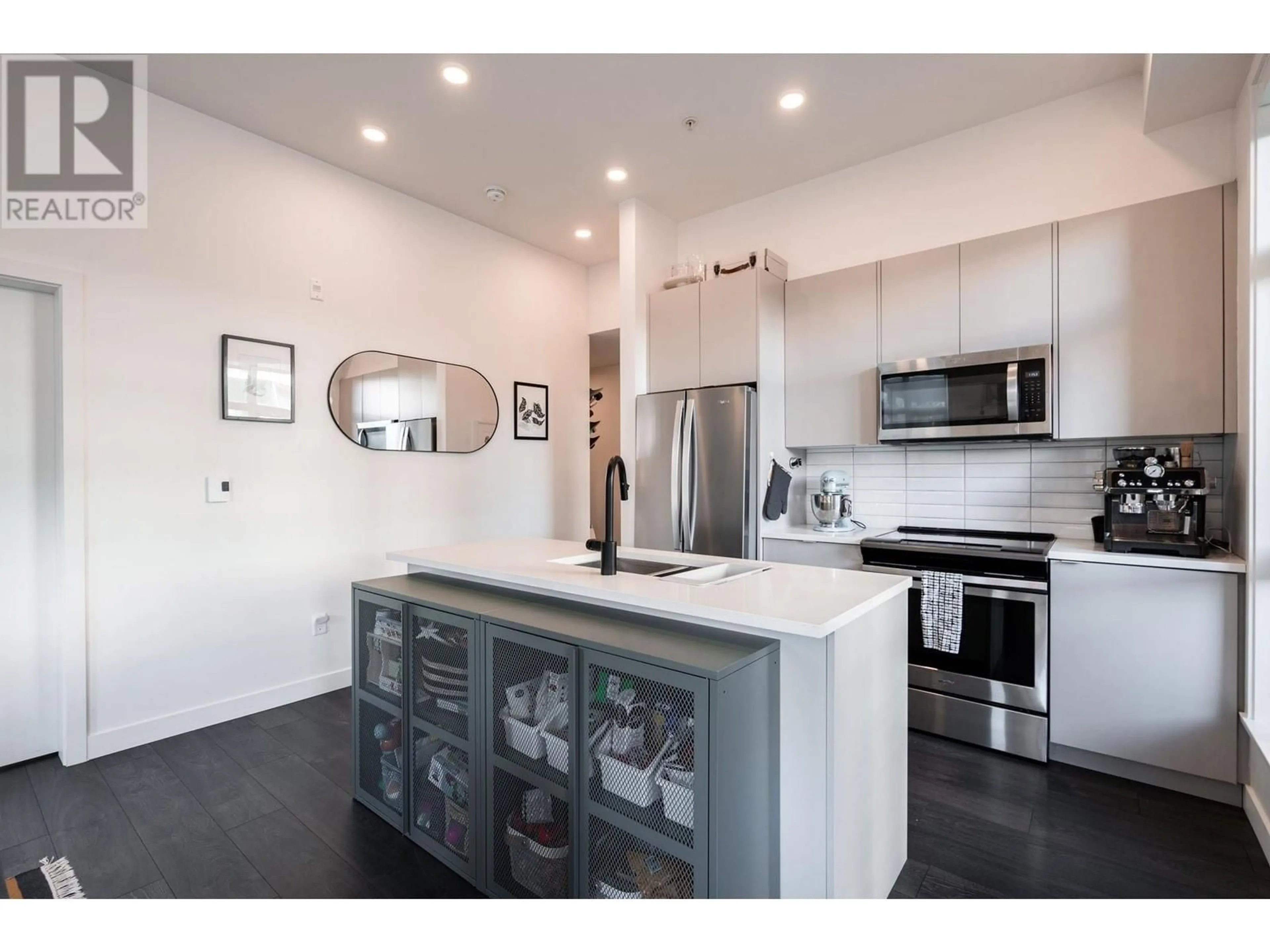 Open concept kitchen, unknown for 101 - 610 BRANTFORD STREET, New Westminster British Columbia V3M1W7