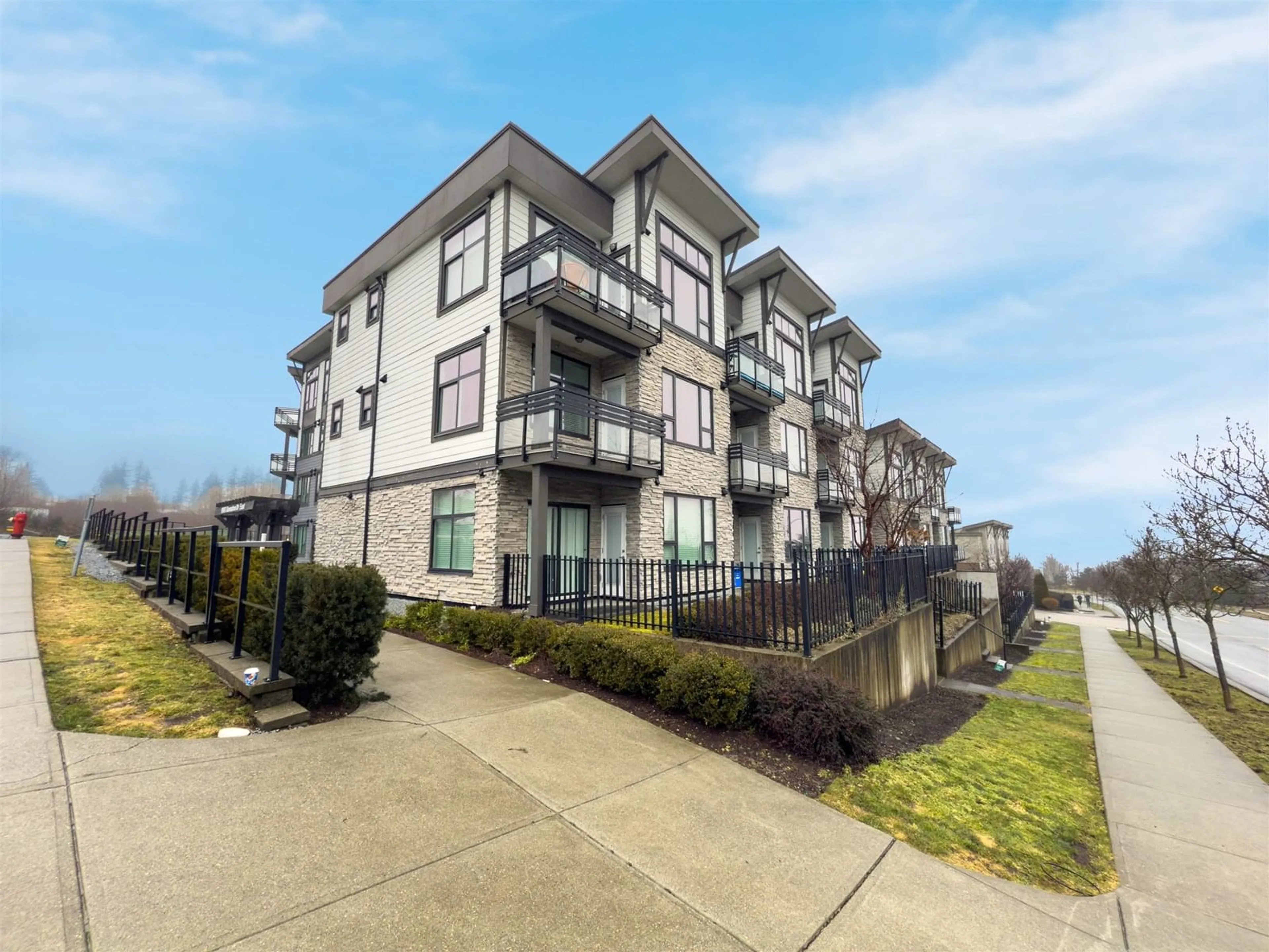 Unknown for 214 - 9983 BARNSTON EAST, Surrey British Columbia V4N6T3