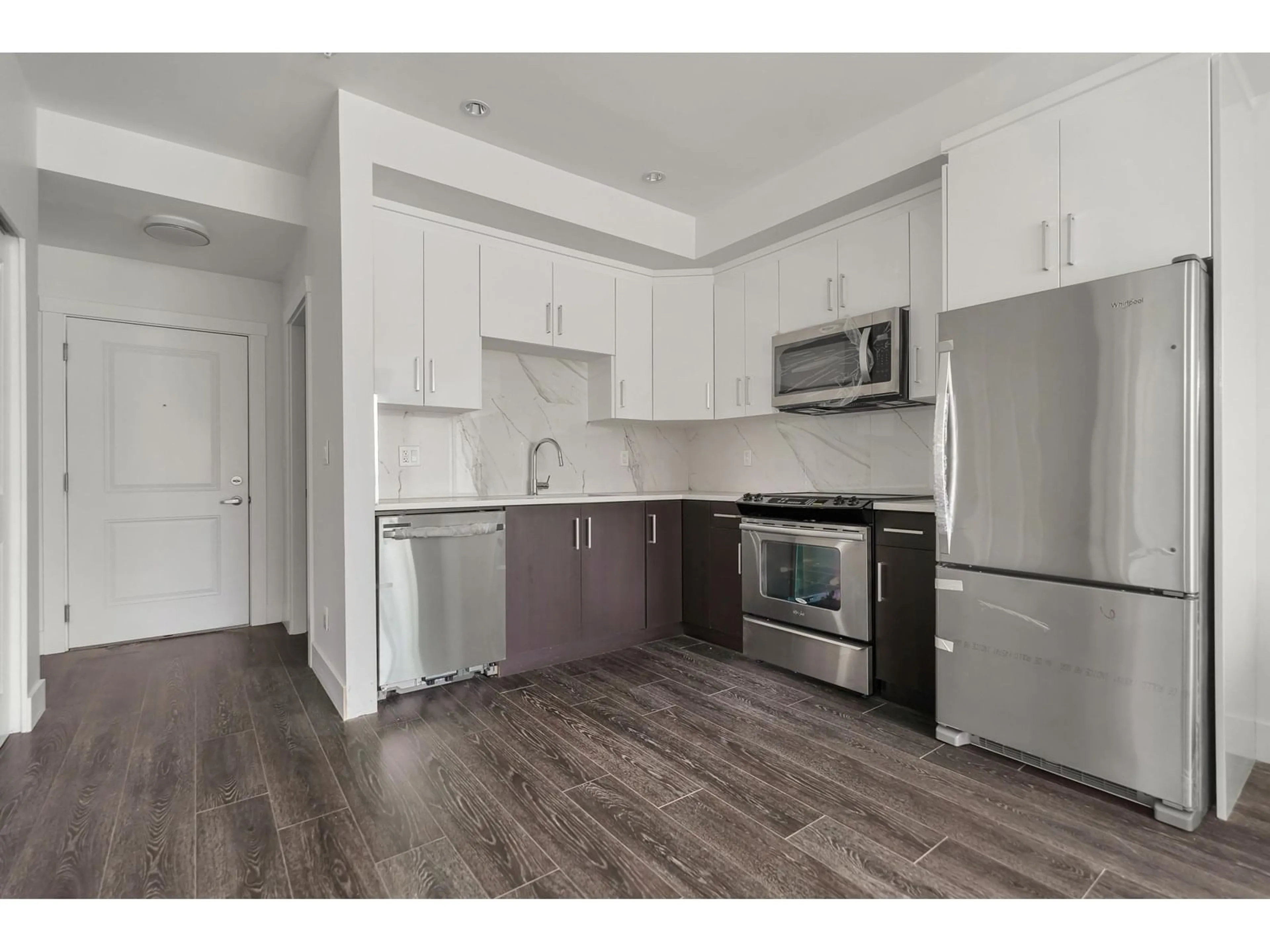 Standard kitchen, wood/laminate floor for 214 - 9983 BARNSTON EAST, Surrey British Columbia V4N6T3