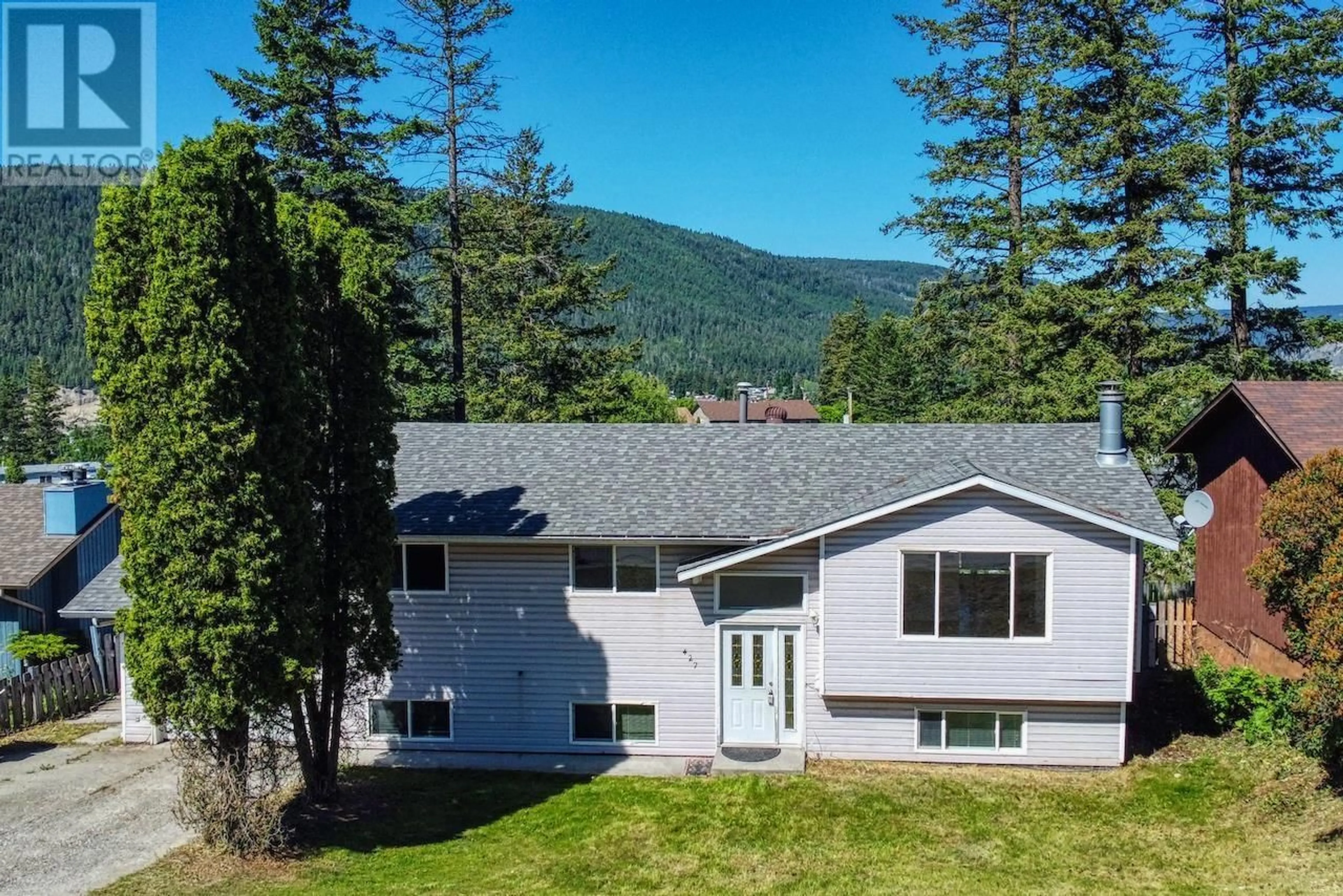 A pic from outside/outdoor area/front of a property/back of a property/a pic from drone, mountain view for 427 MIDNIGHT DRIVE, Williams Lake British Columbia V2G4E4