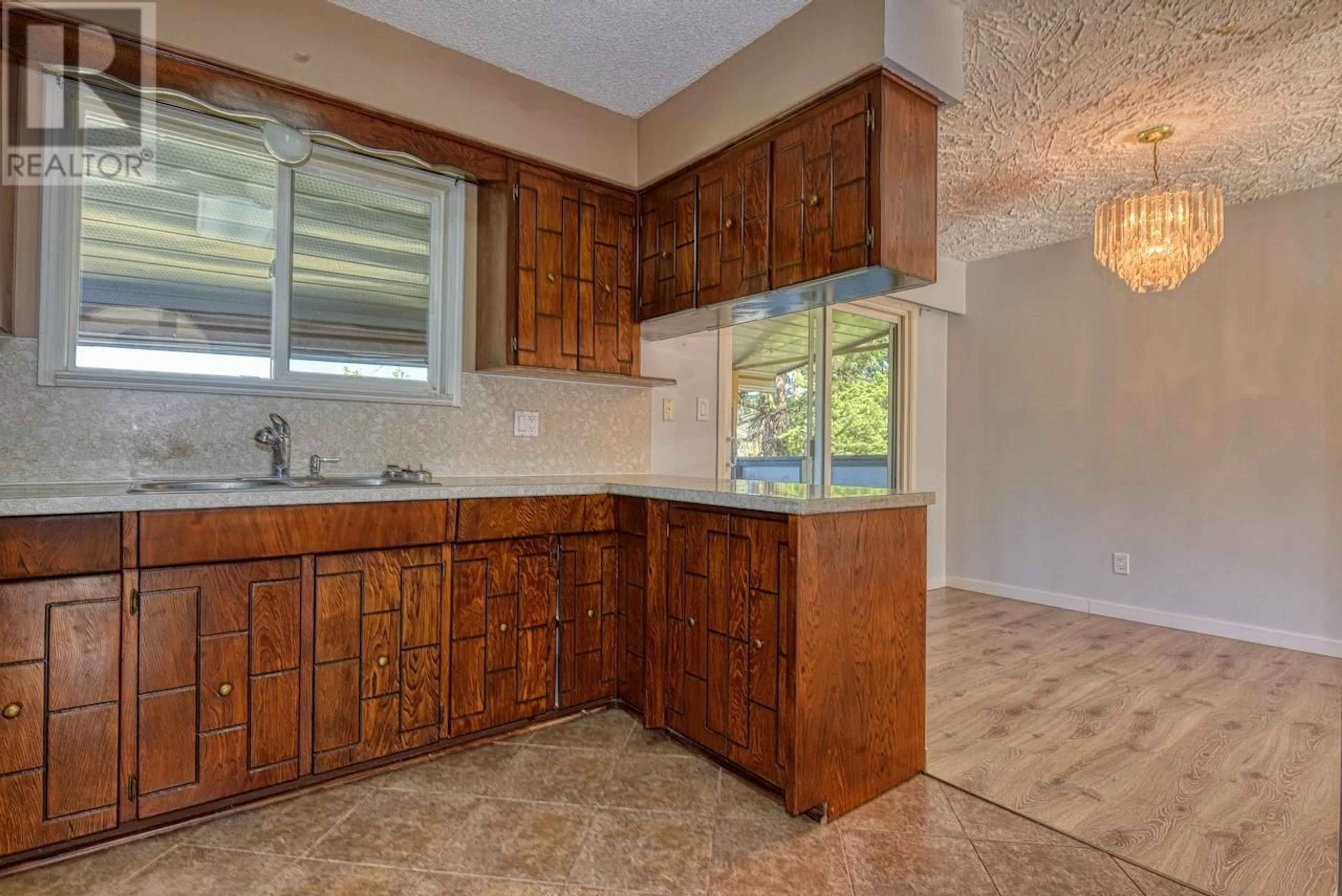 Standard kitchen, ceramic/tile floor for 427 MIDNIGHT DRIVE, Williams Lake British Columbia V2G4E4
