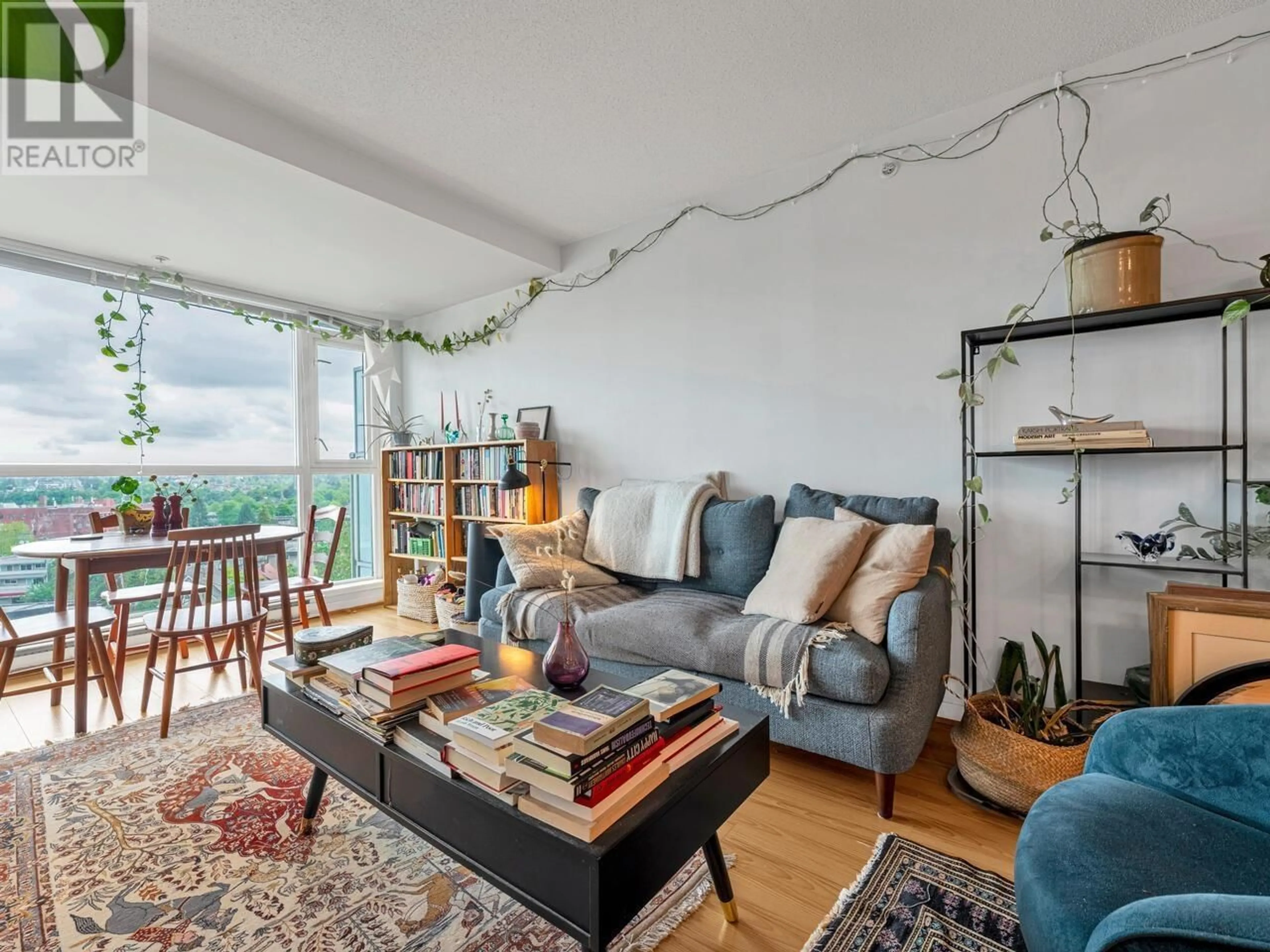 Living room with furniture, unknown for 1007 - 2770 SOPHIA STREET, Vancouver British Columbia V5T0A4