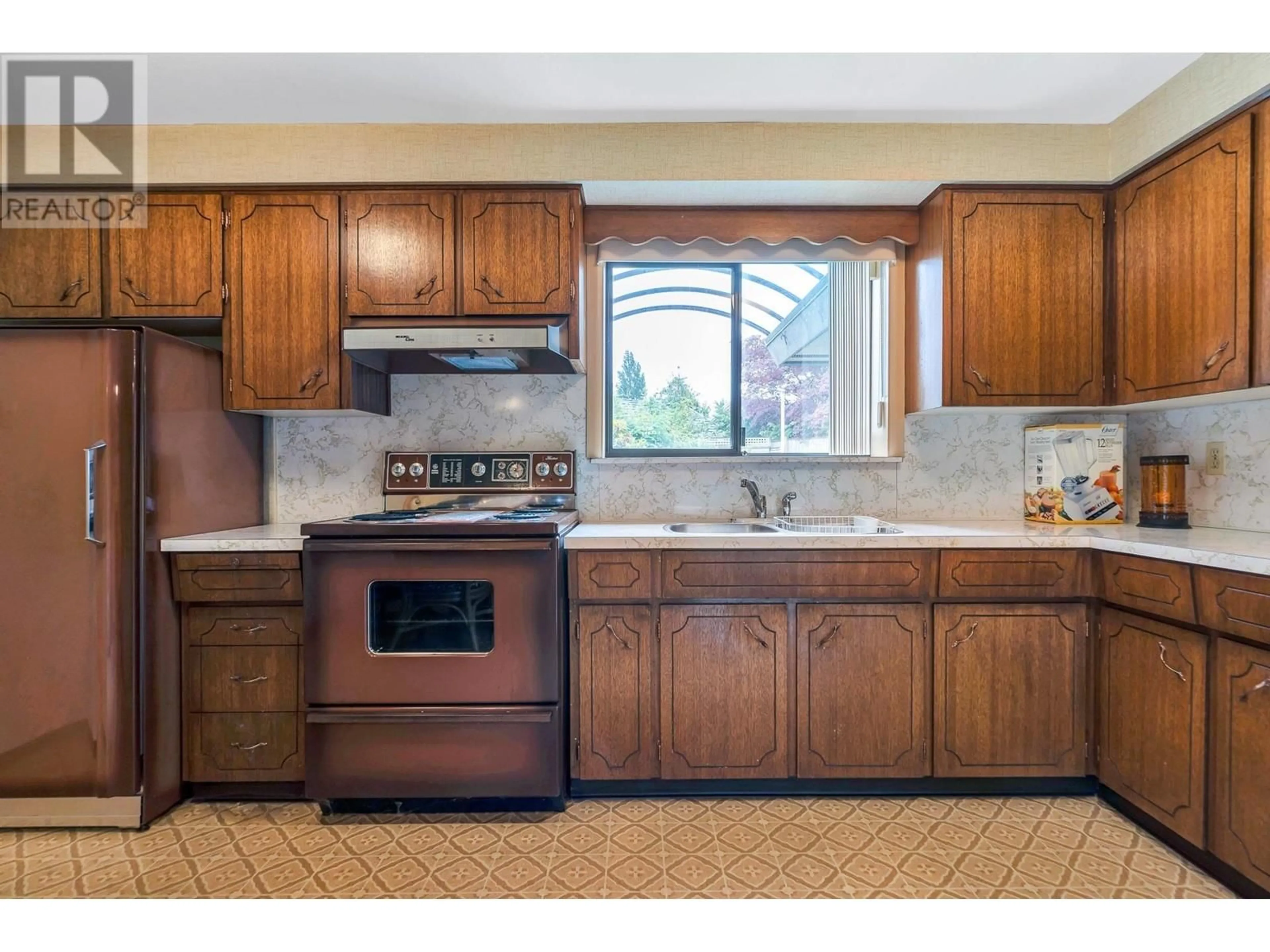 Standard kitchen, ceramic/tile floor for 8660 CAMDEN CRESCENT, Richmond British Columbia V7C3G4