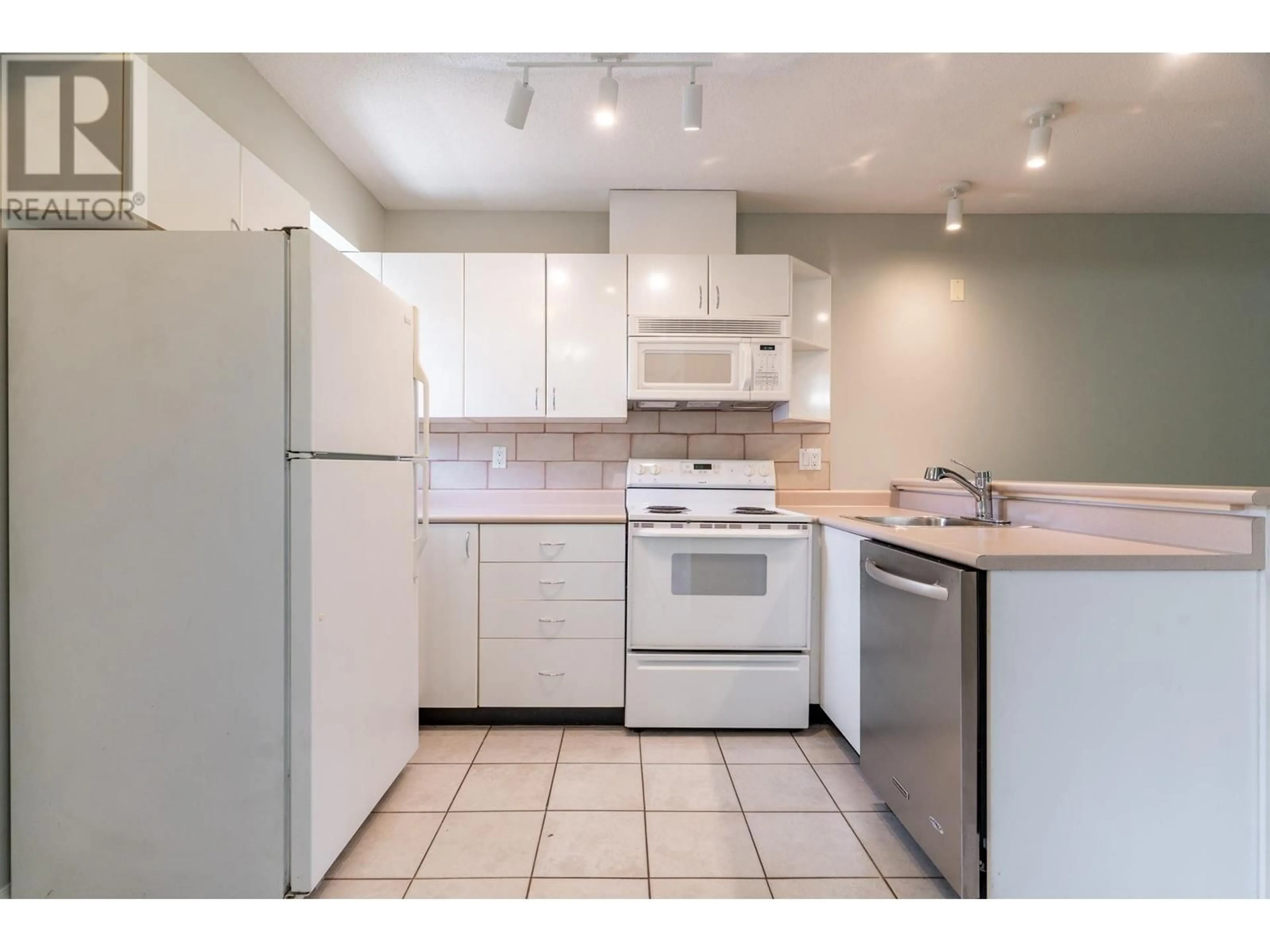 Standard kitchen, unknown for 404 - 528 ROCHESTER AVENUE, Coquitlam British Columbia V3K2T9
