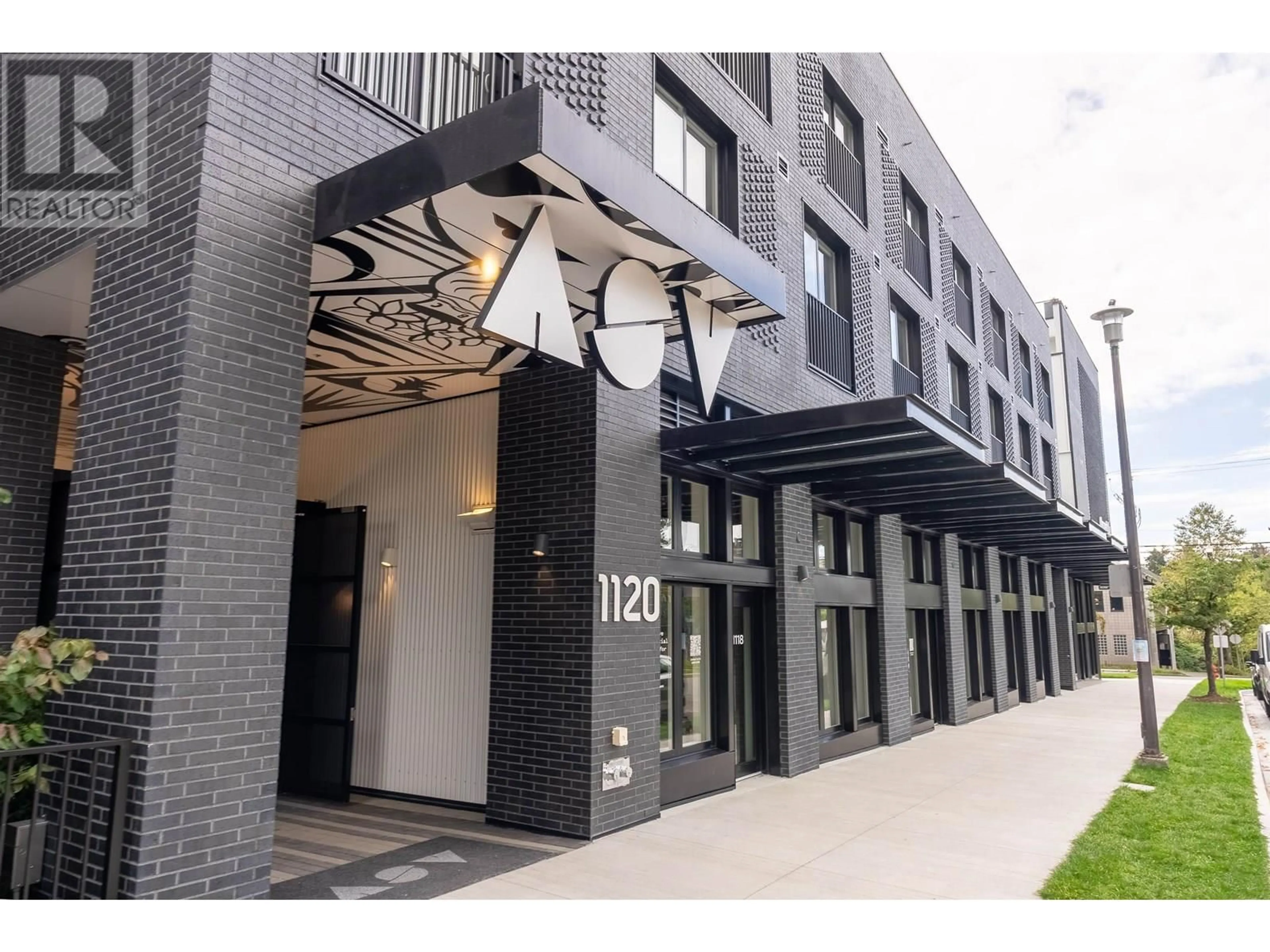 Indoor foyer for 306 - 1120 GEORGIA STREET, Vancouver British Columbia V6A0K2