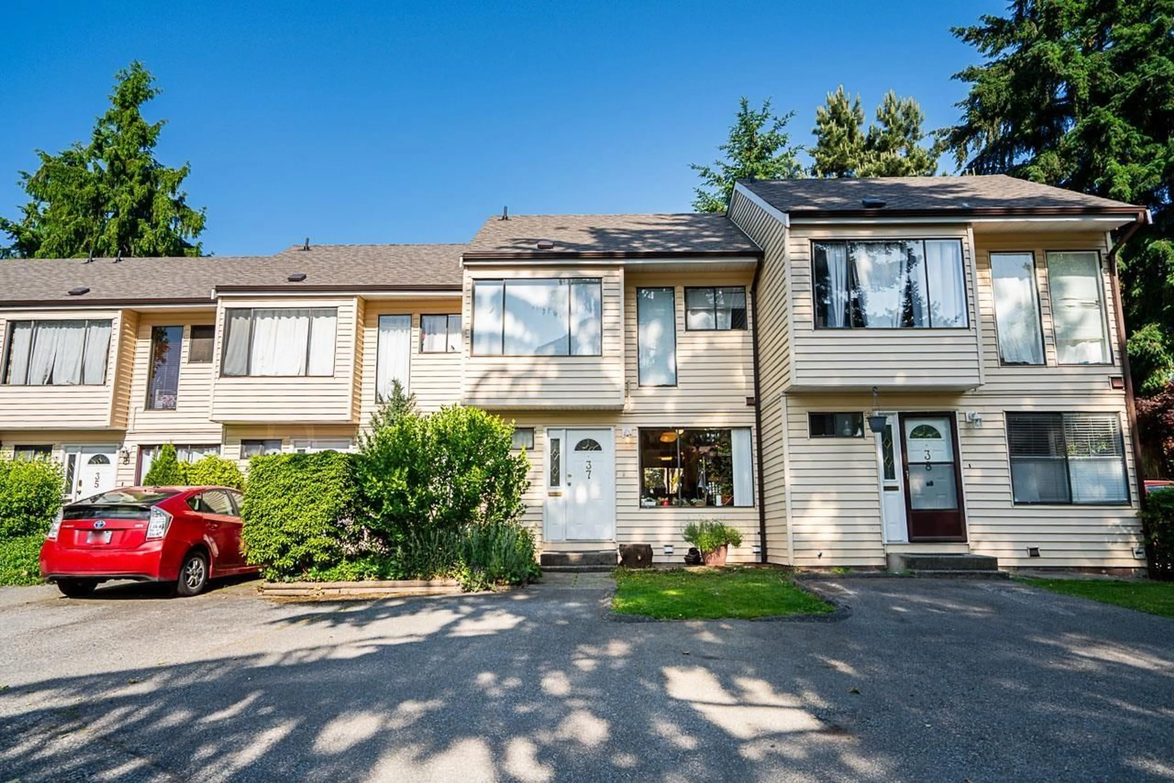 Home with vinyl exterior material, street for 37 - 9348 128, Surrey British Columbia V3V6A4