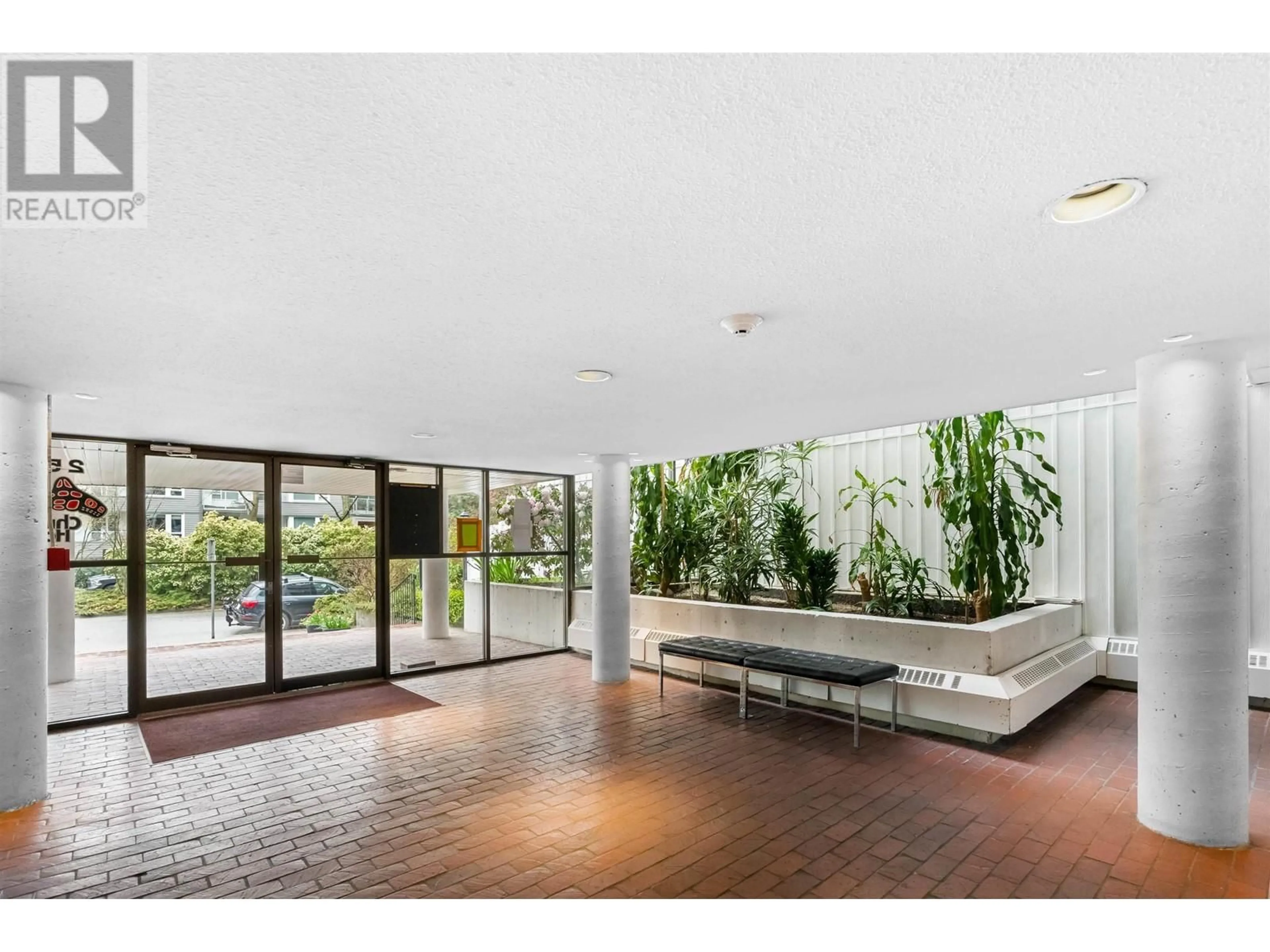 Indoor foyer for 202 - 250 1ST STREET, North Vancouver British Columbia V7M1B4