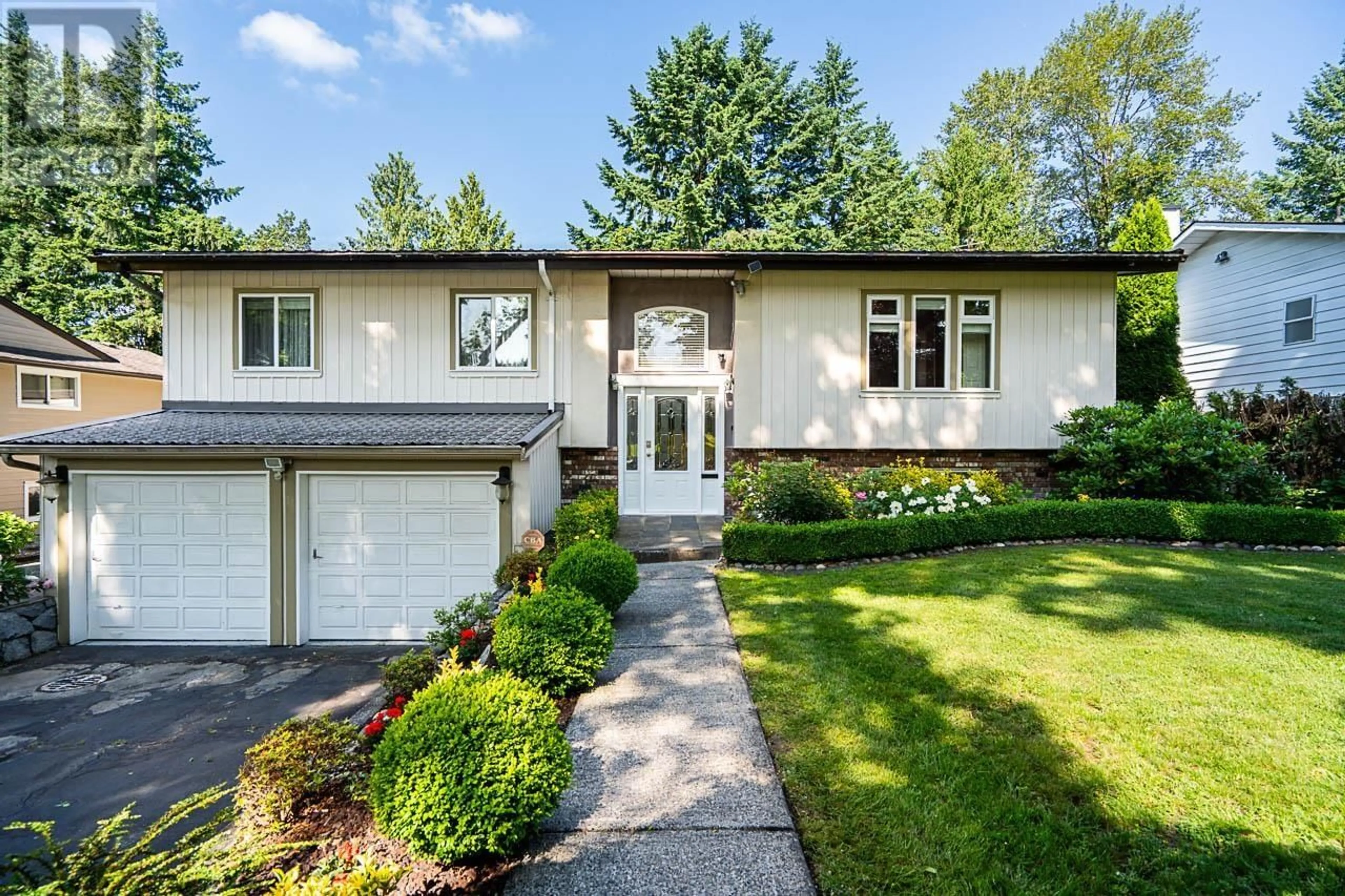 Home with vinyl exterior material, street for 3619 LYNNDALE CRESCENT, Burnaby British Columbia V5A3S4