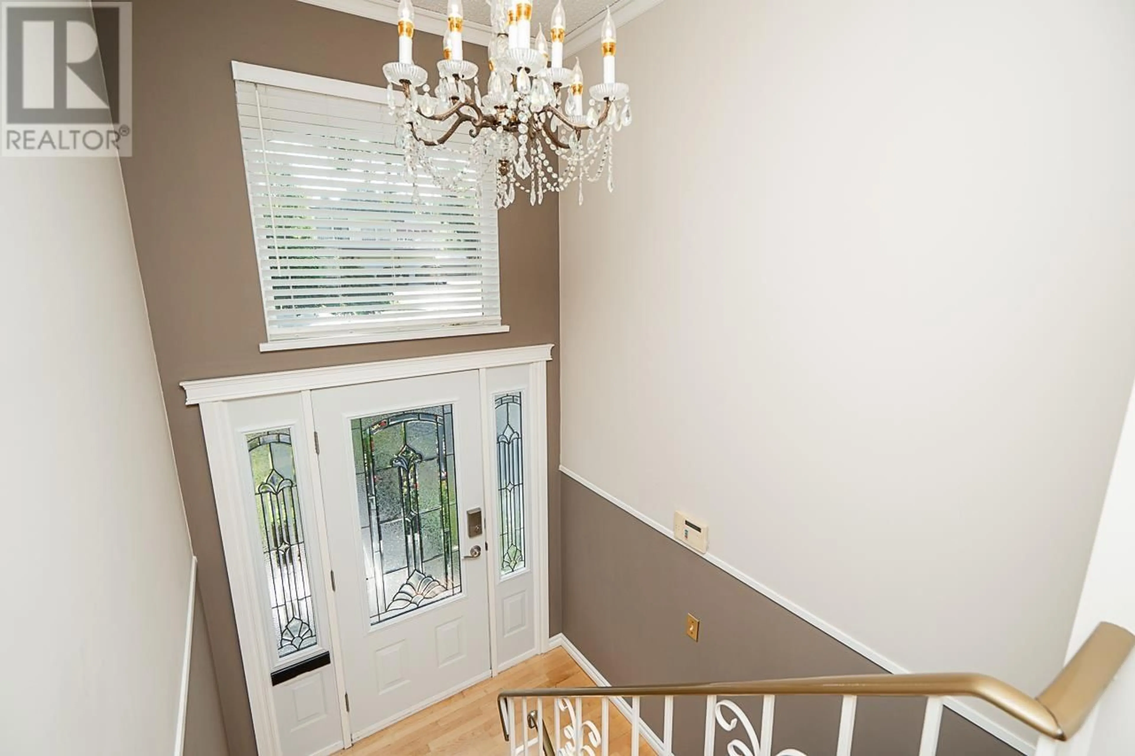 Indoor entryway for 3619 LYNNDALE CRESCENT, Burnaby British Columbia V5A3S4