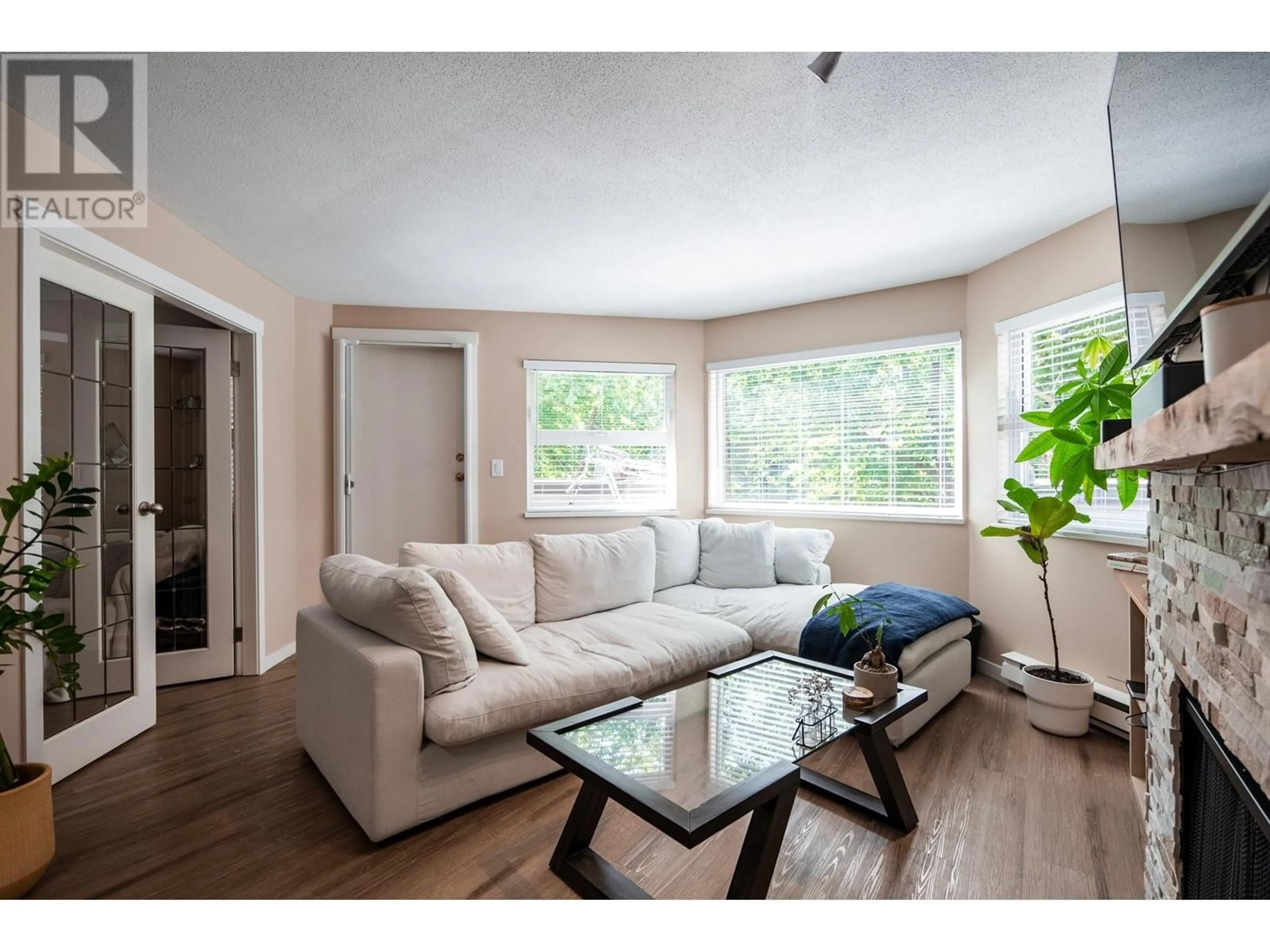 Living room with furniture, wood/laminate floor for 212 - 4885 53 STREET, Delta British Columbia V4K2Z3