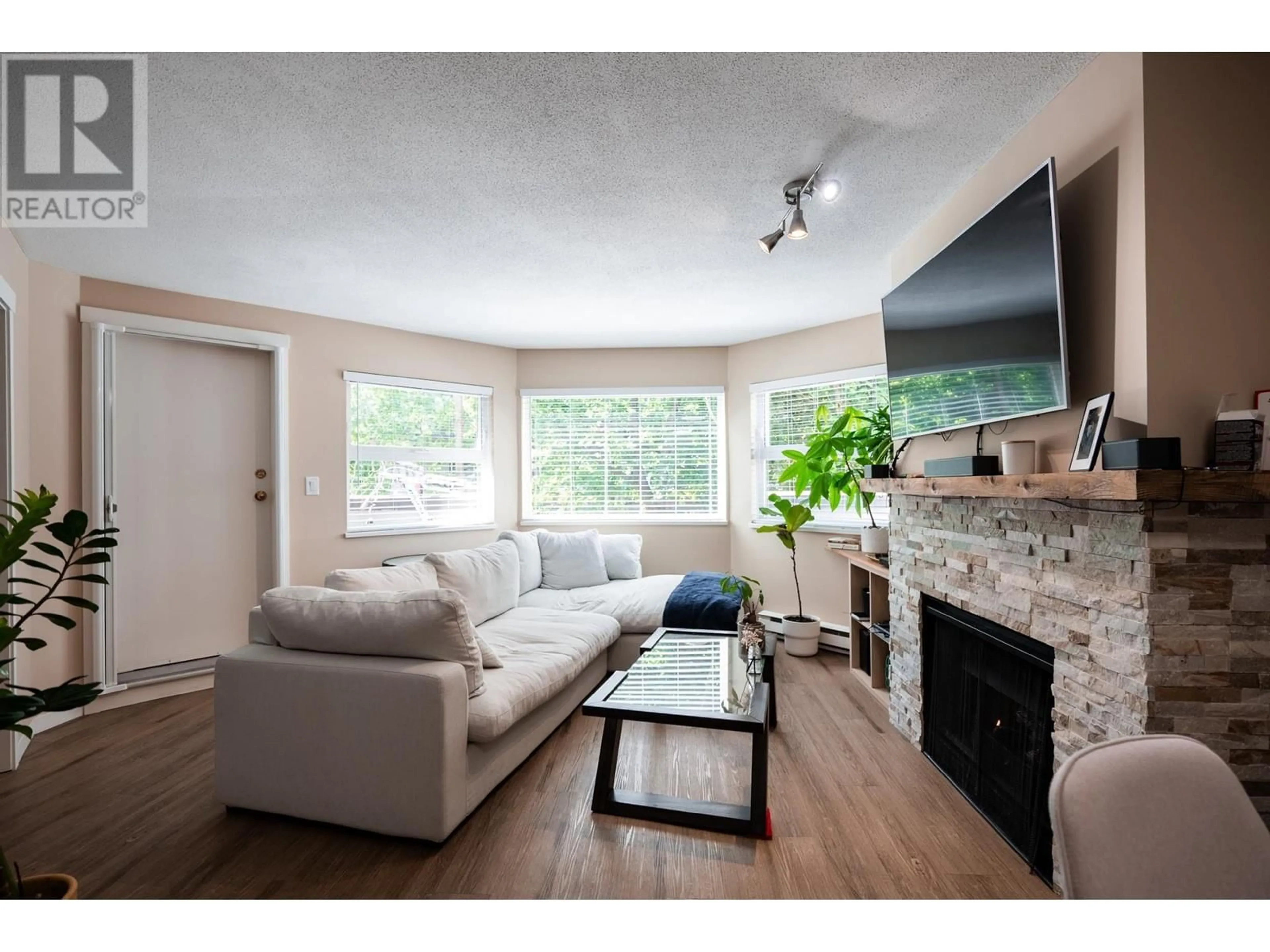 Living room with furniture, wood/laminate floor for 212 - 4885 53 STREET, Delta British Columbia V4K2Z3