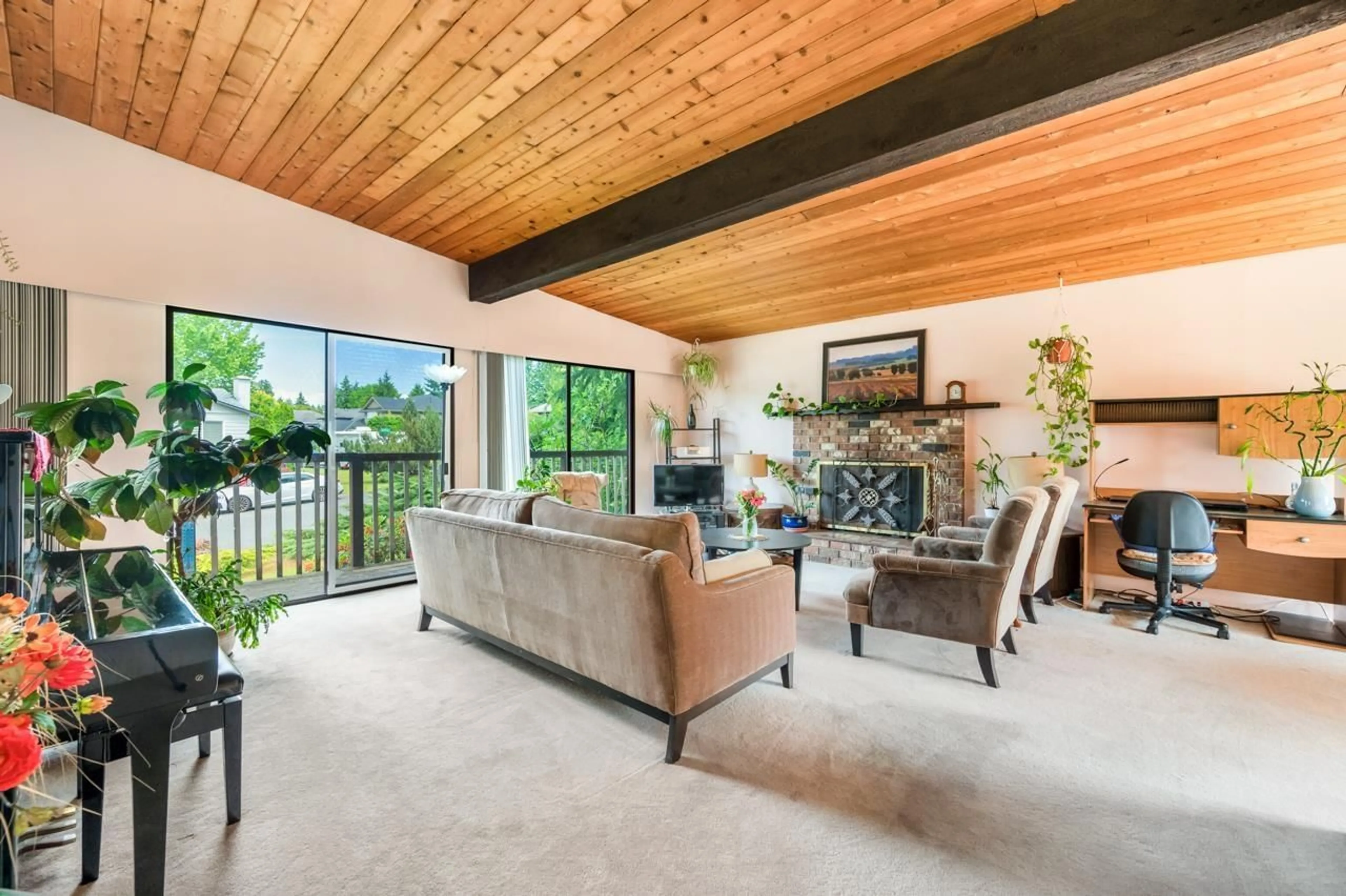 Living room with furniture, unknown for 11148 84B, Delta British Columbia V4C3Y8