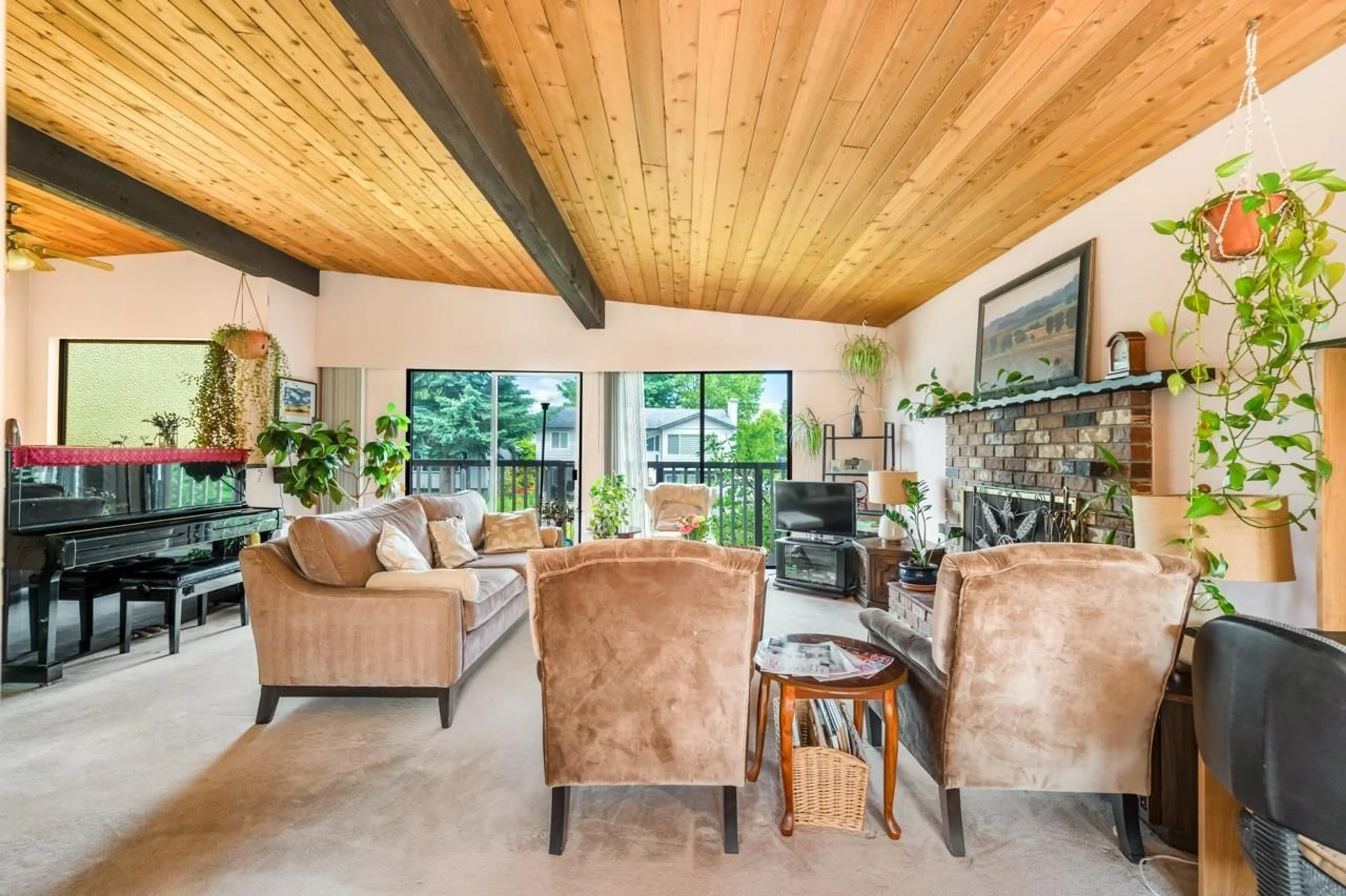 Living room with furniture, unknown for 11148 84B, Delta British Columbia V4C3Y8