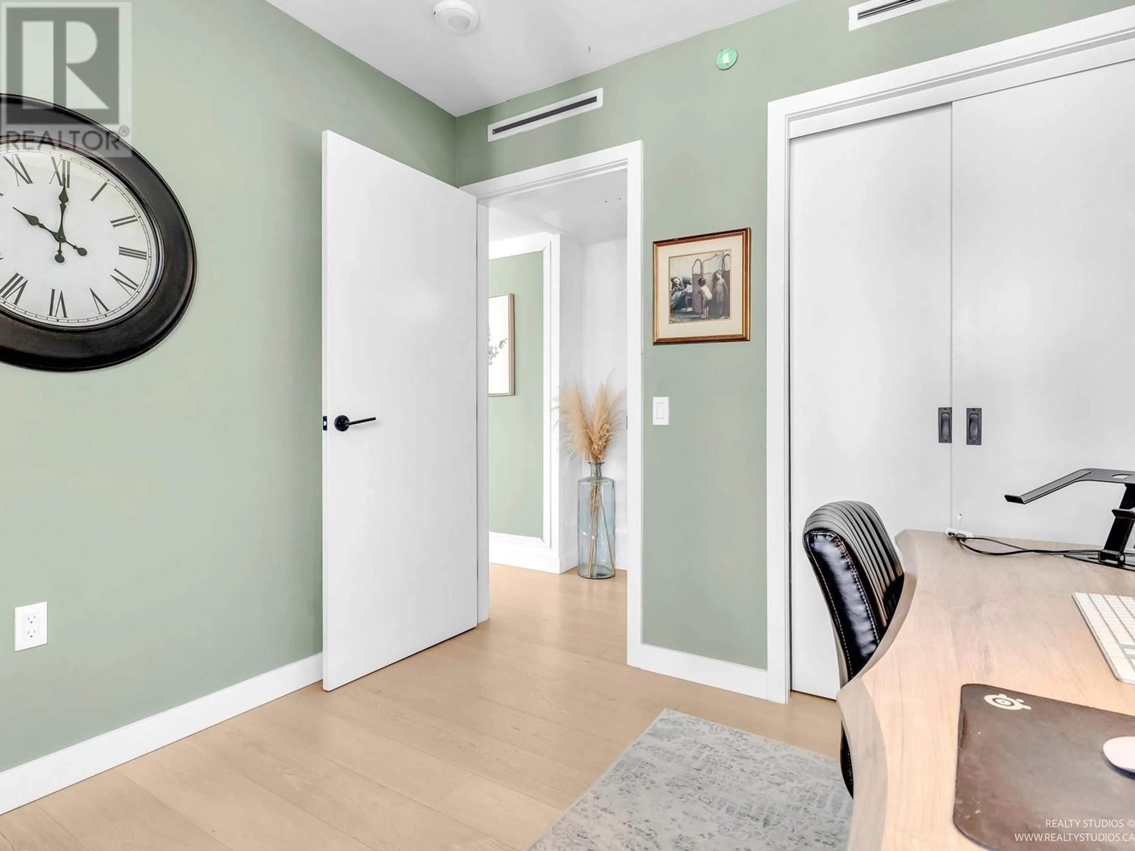 Indoor entryway for 605 - 1180 BROUGHTON STREET, Vancouver British Columbia V6G2B1