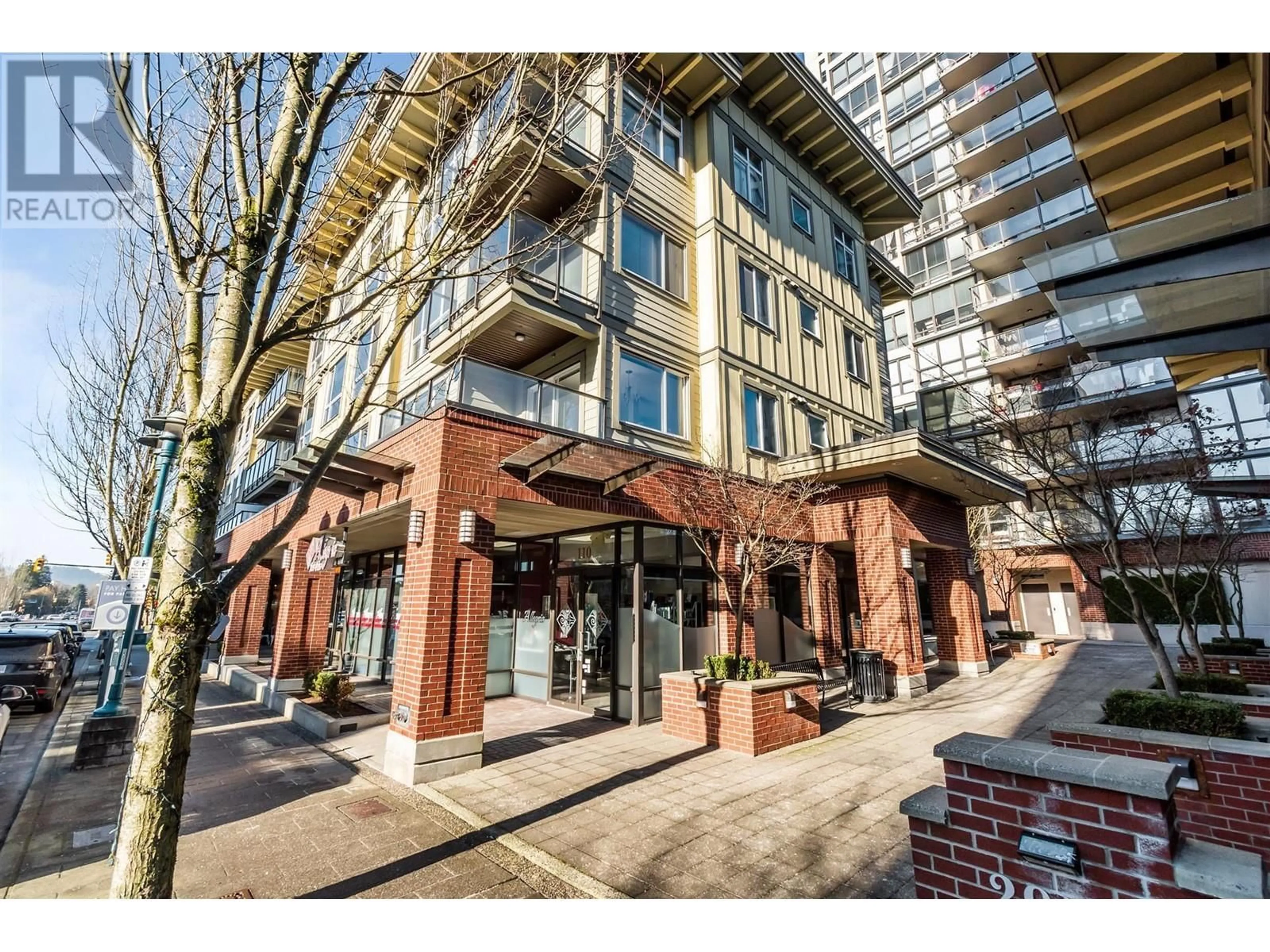 Indoor foyer for 209 - 2957 GLEN DRIVE, Coquitlam British Columbia V3B0B5