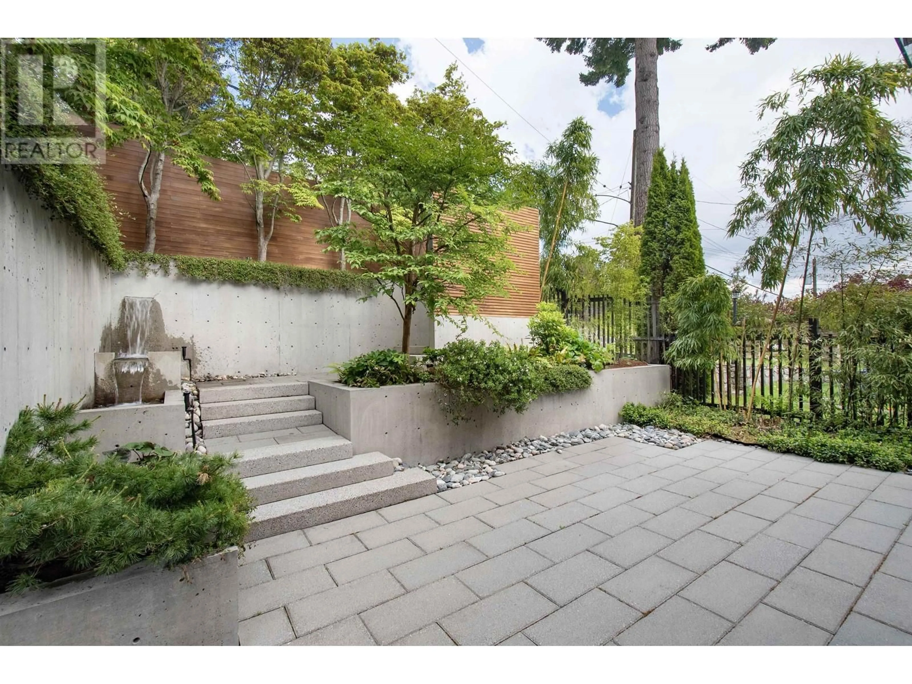 Patio, street for 3895 LONSDALE AVENUE, North Vancouver British Columbia V7N3K8