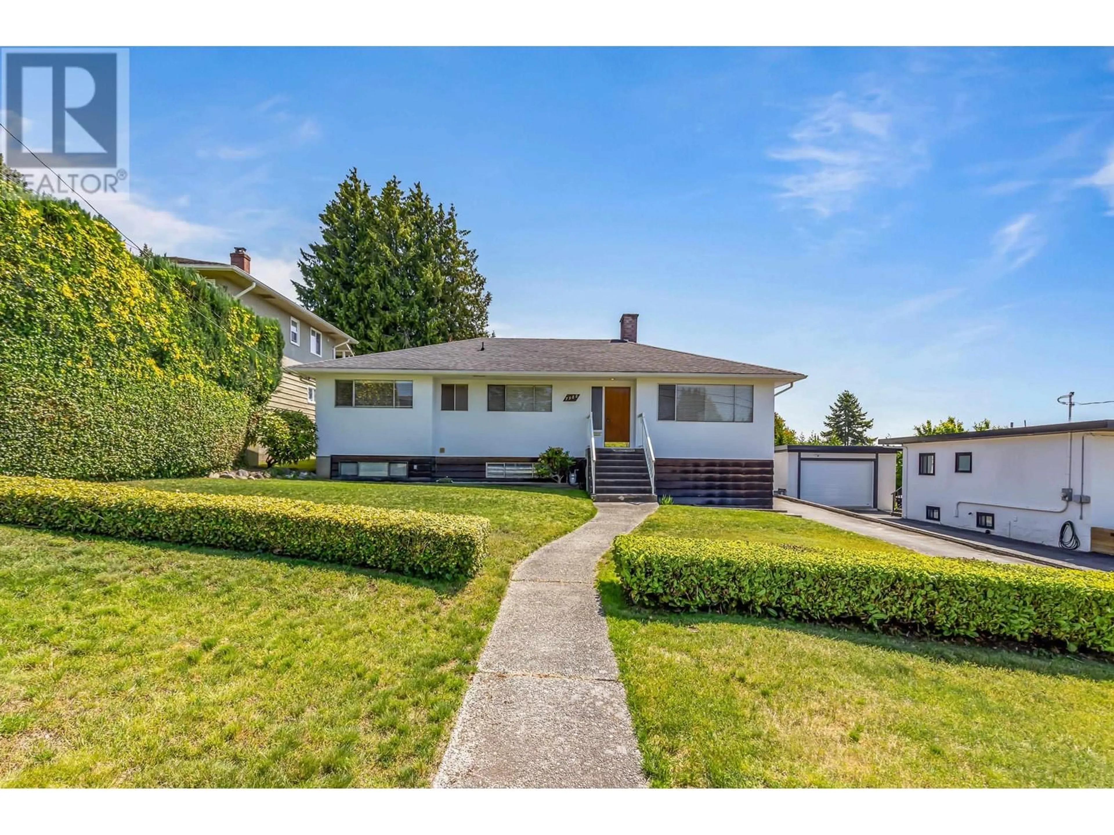 A pic from outside/outdoor area/front of a property/back of a property/a pic from drone, street for 7988 SUSSEX AVENUE, Burnaby British Columbia V5J3W3