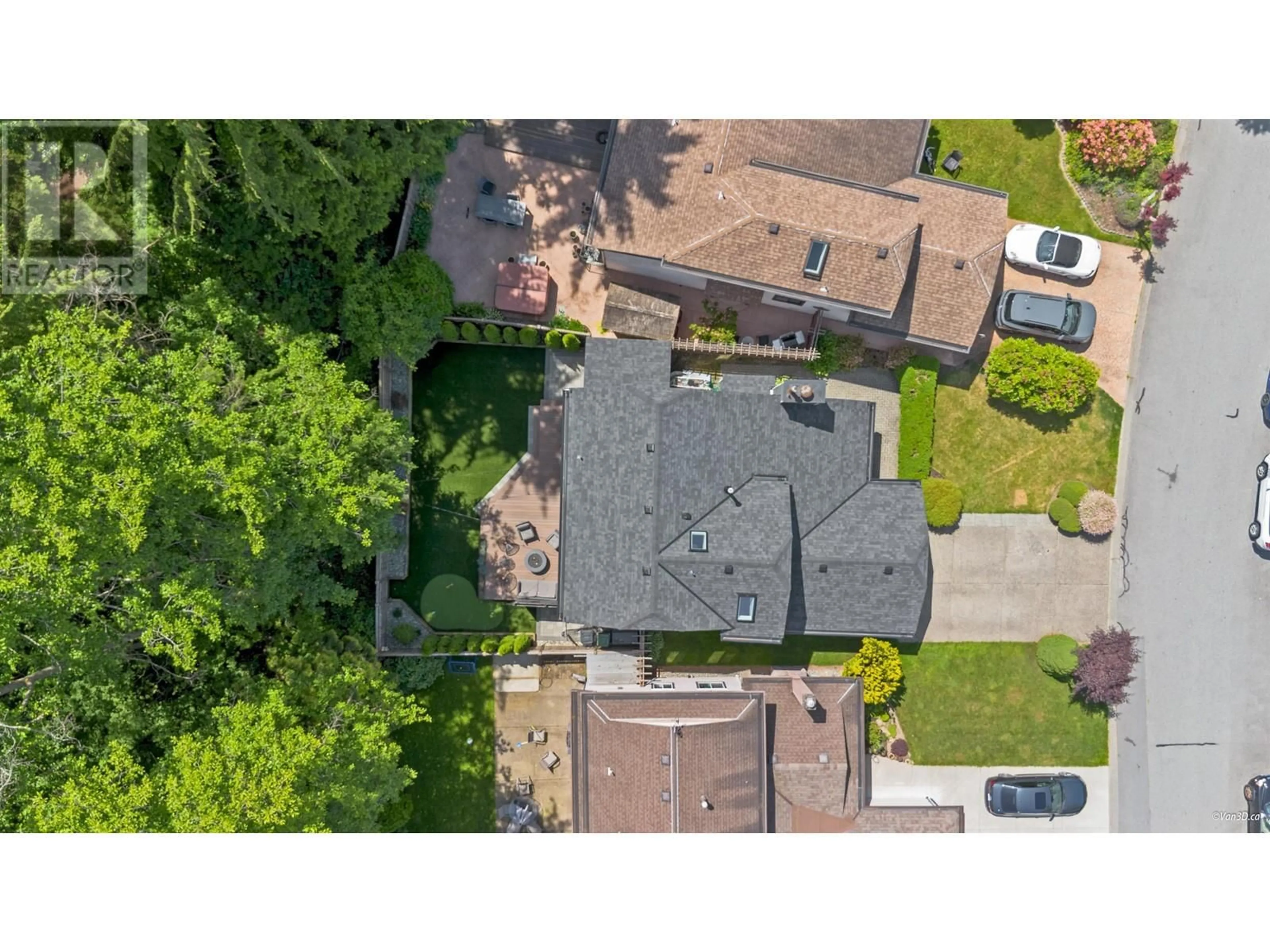 A pic from outside/outdoor area/front of a property/back of a property/a pic from drone, street for 3791 HAMBER PLACE, North Vancouver British Columbia V7G2K1