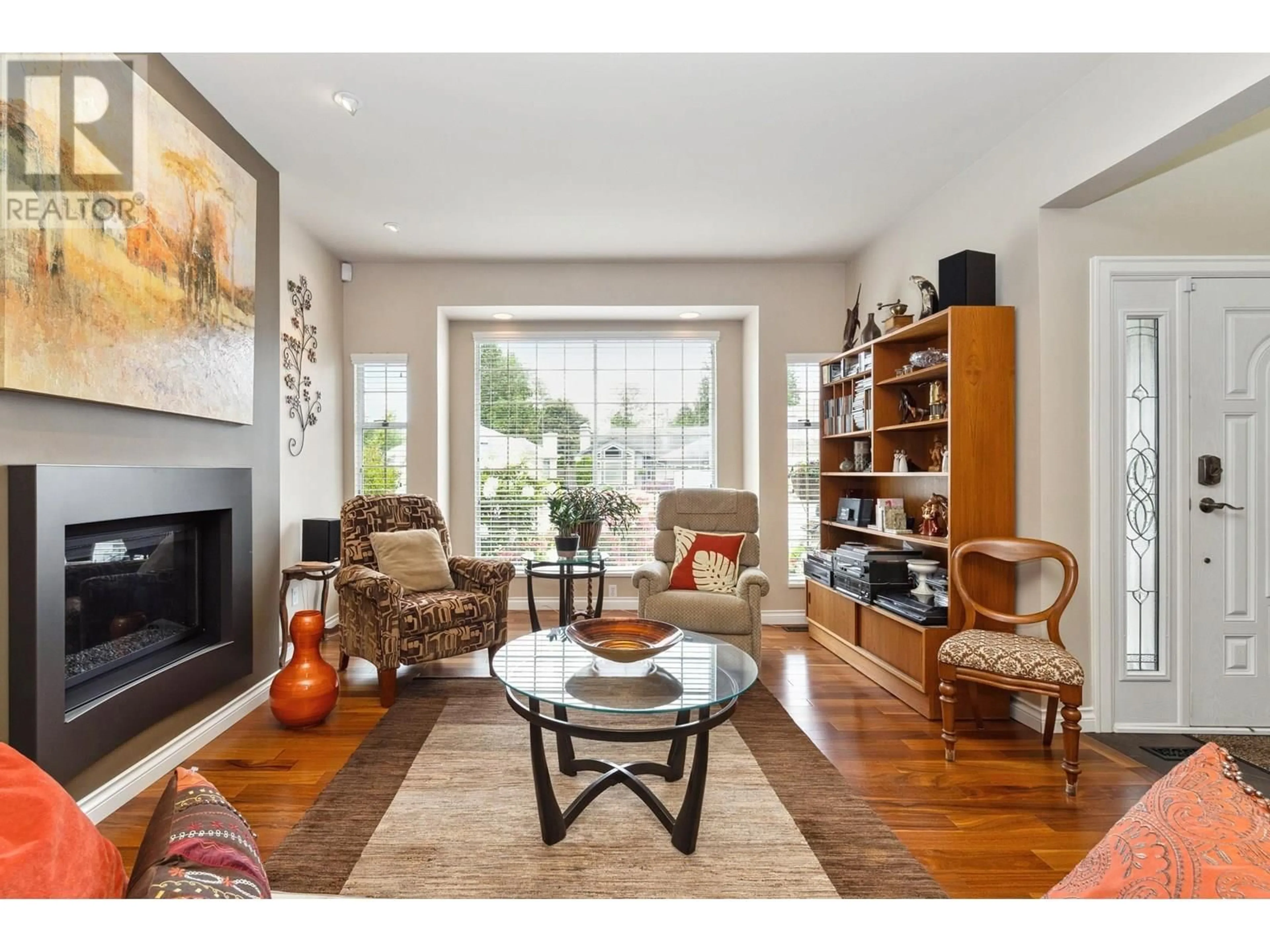 Living room with furniture, wood/laminate floor for 12019 CHESTNUT CRESCENT, Pitt Meadows British Columbia V3Y2L6