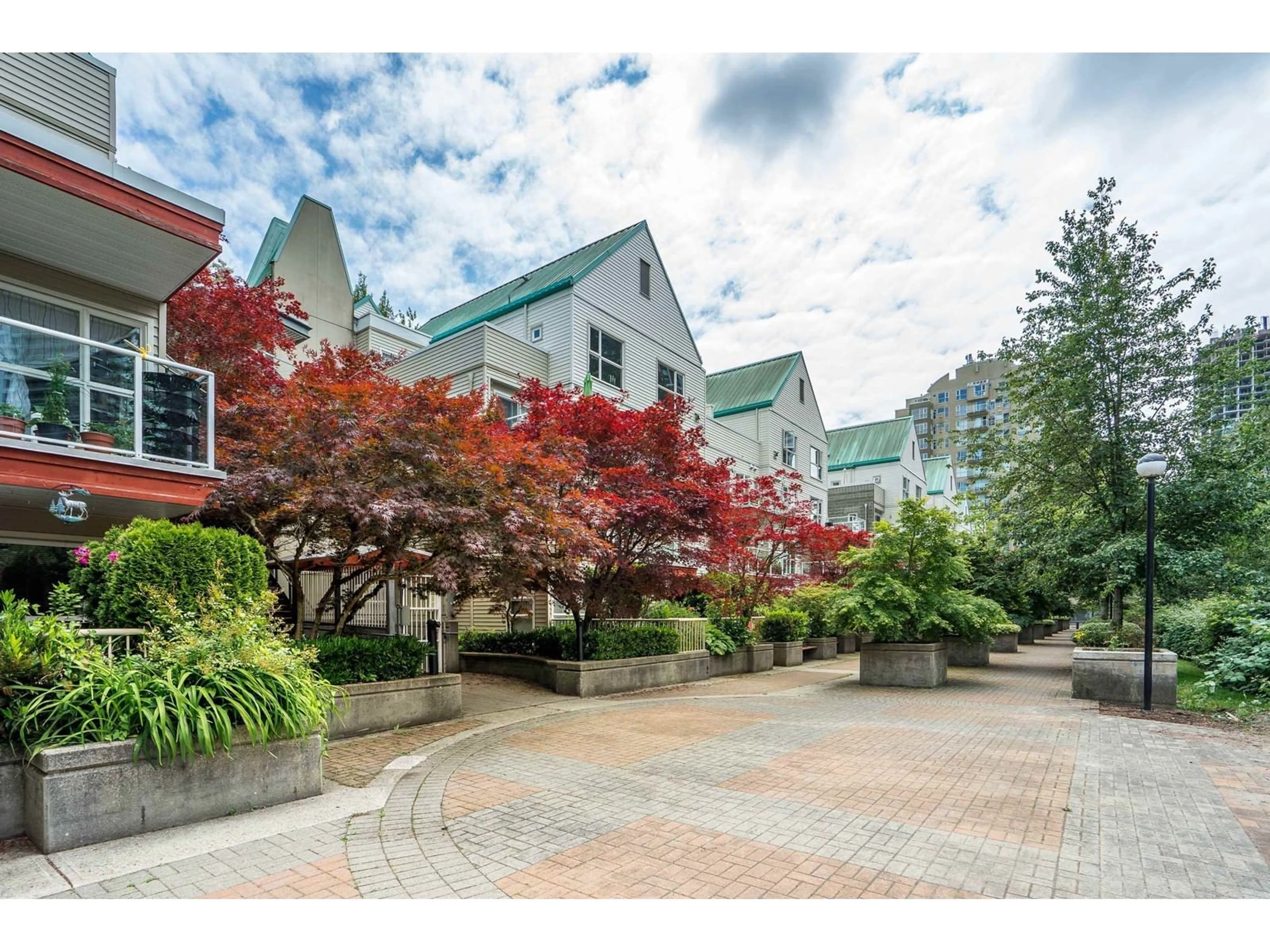 Patio, street for B204 - 9866 WHALLEY, Surrey British Columbia V3T5S8