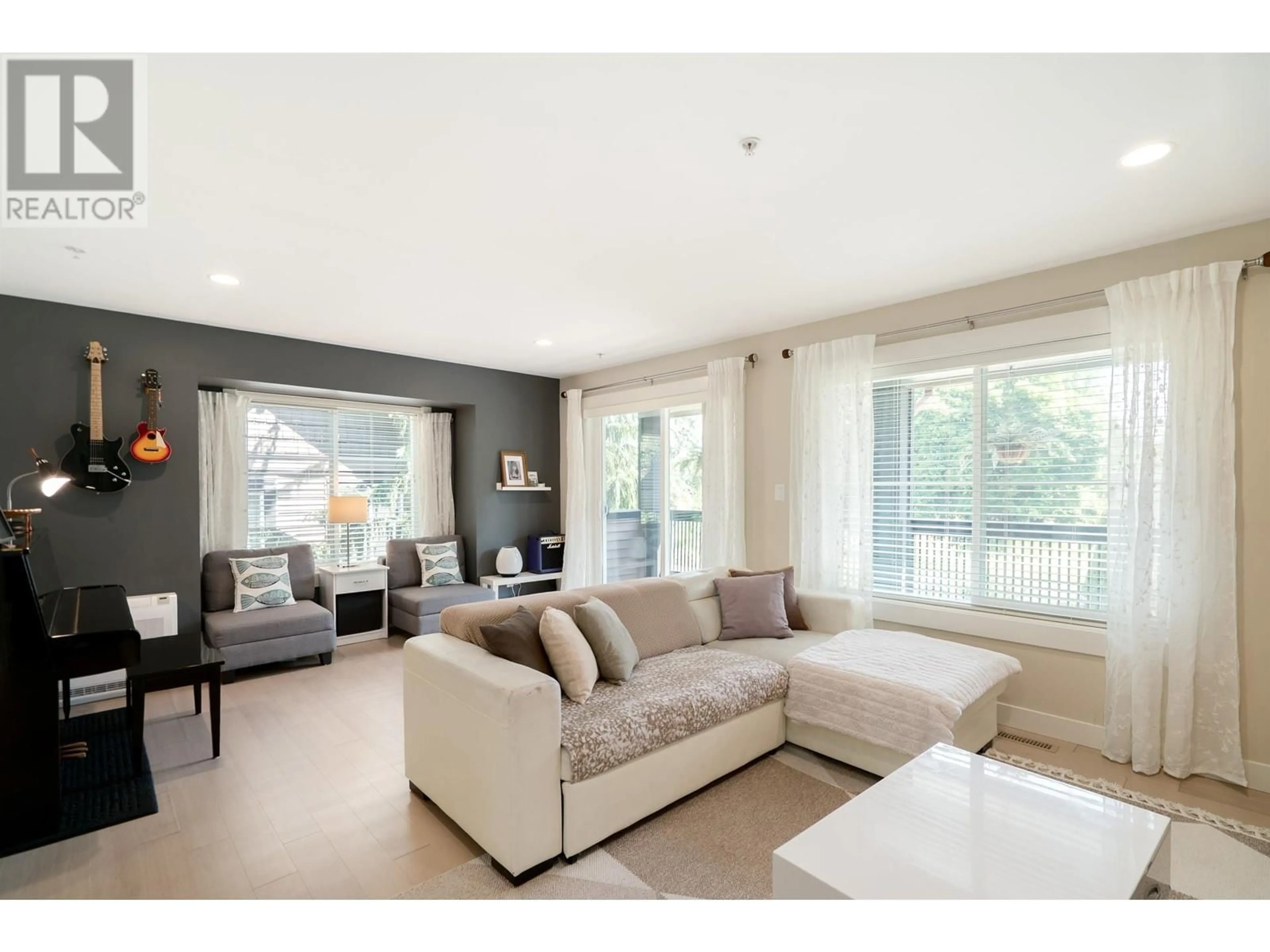 Living room with furniture, unknown for 9 - 22206 124 AVENUE, Maple Ridge British Columbia V2X8X1