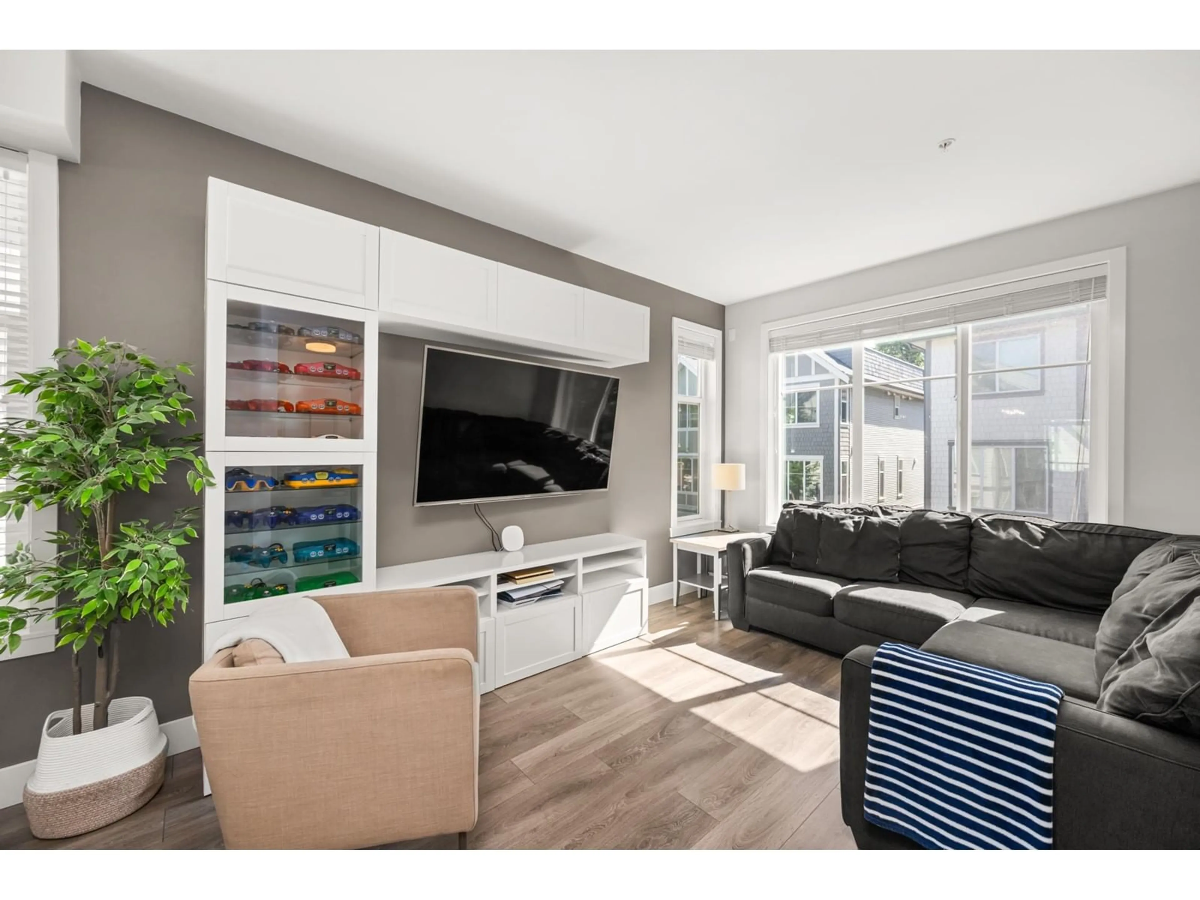 Living room with furniture, unknown for 37 - 8217 204B, Langley British Columbia V2Y0V6