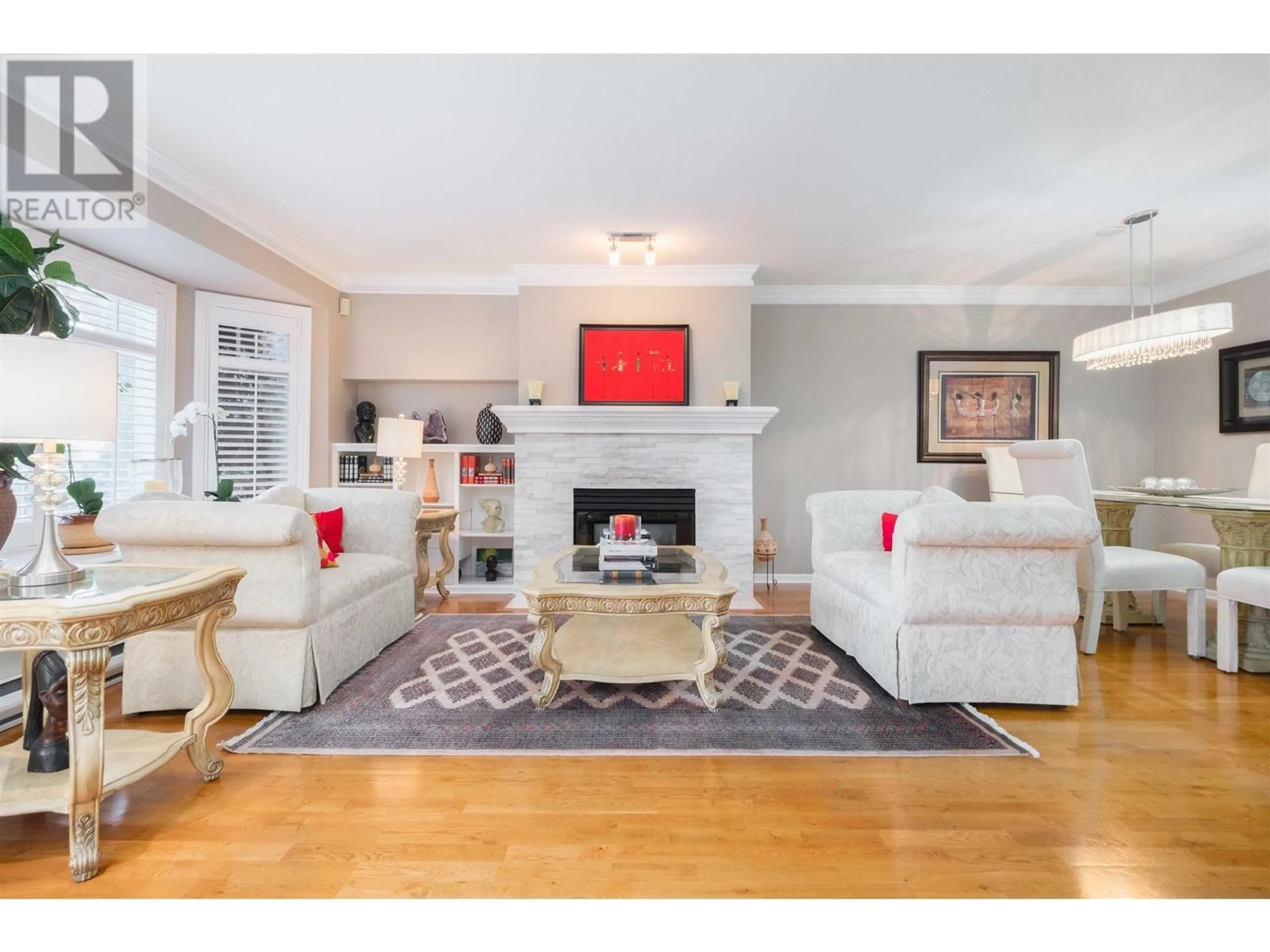 Living room with furniture, unknown for 209 - 288 6TH STREET, North Vancouver British Columbia V7L1P5
